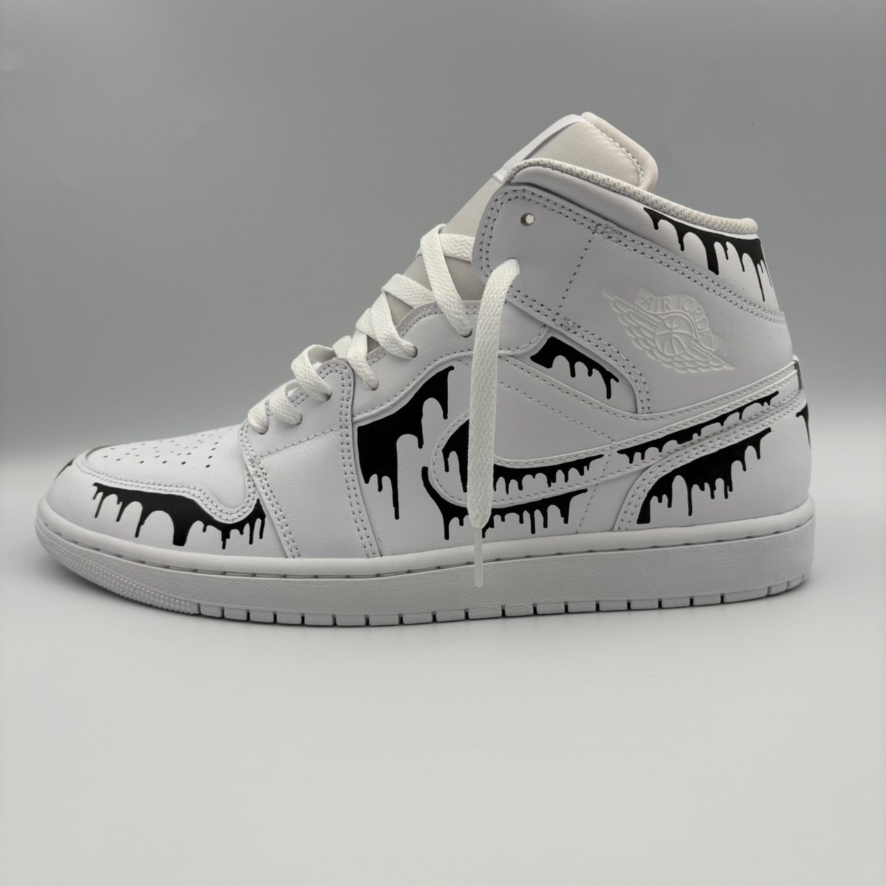 Nike Air Jordan 1 Mid "Triple White"