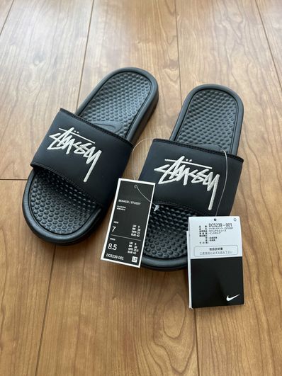 Stussy × Nike Benassi Slide Sandal "Black" (DC5239-001)