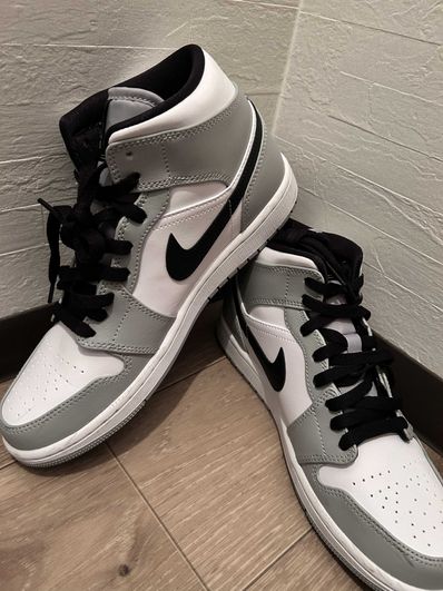 Nike Air Jordan 1 Mid "Light Smoke Grey/White/Black"