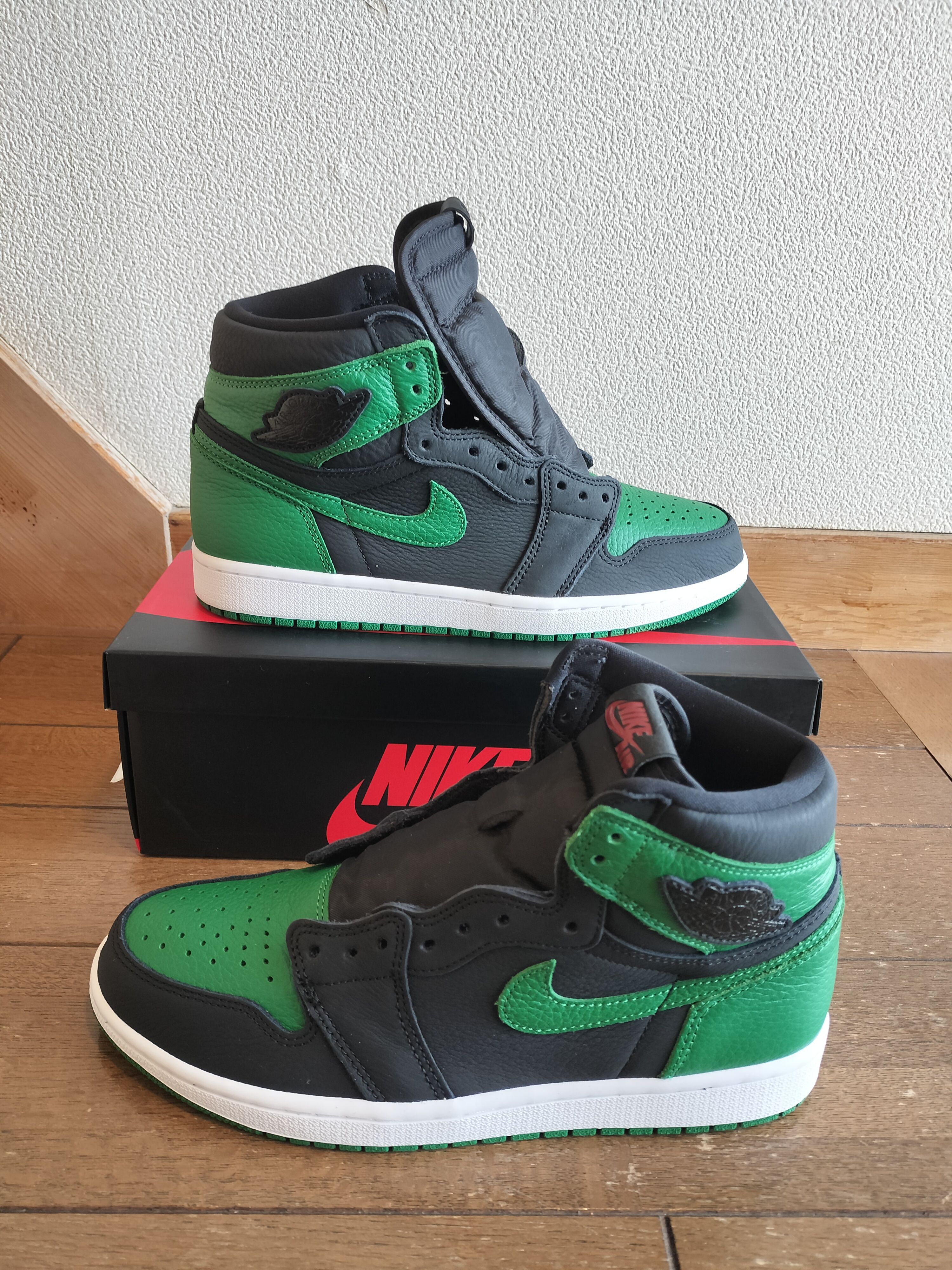 Nike Air Jordan 1 Retro High OG "Black/Pine Green" (2020)
