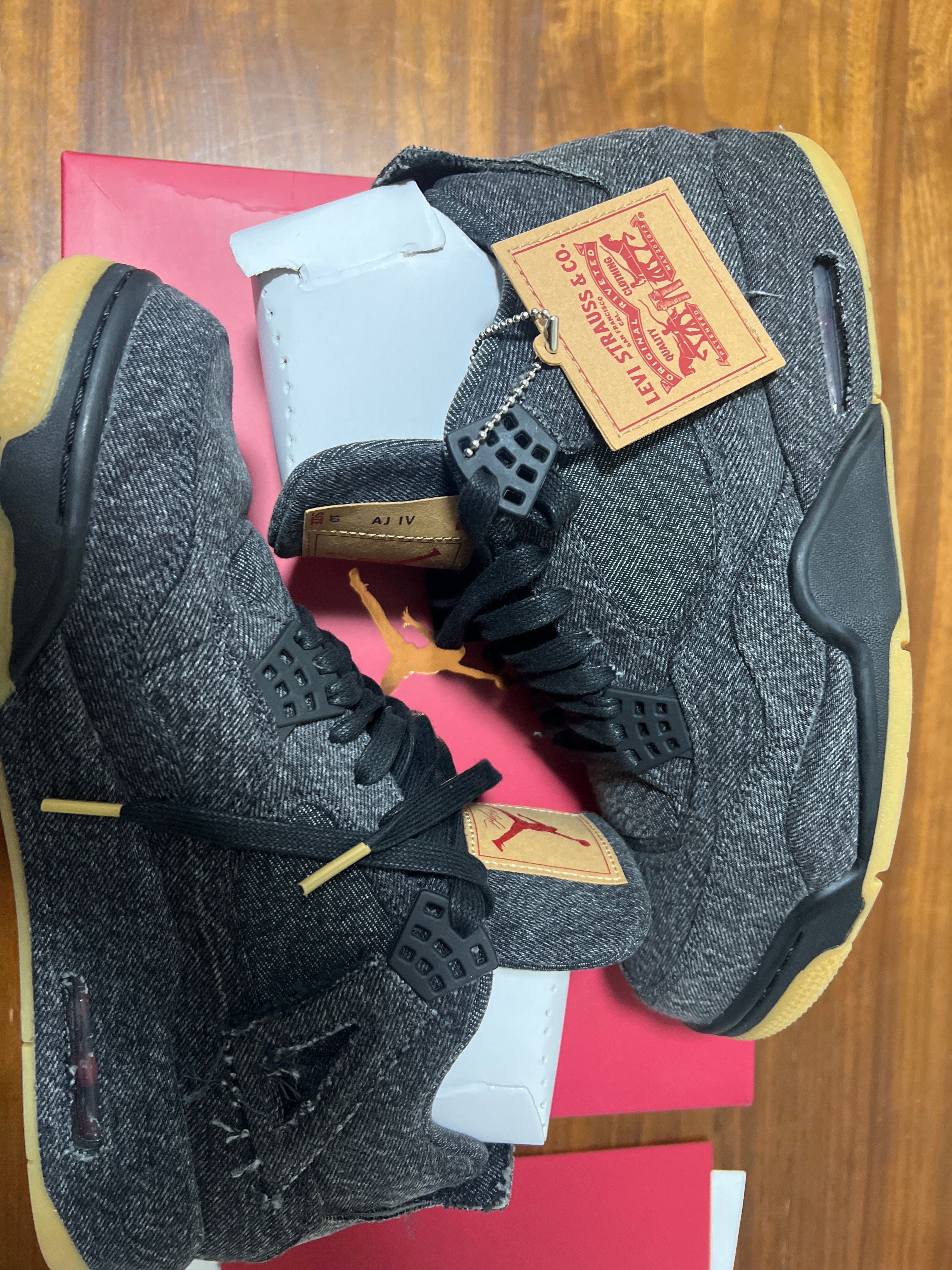 Nike × Levi's Air Jordan 4 "Black Denim" (Tag: LEVIS®)