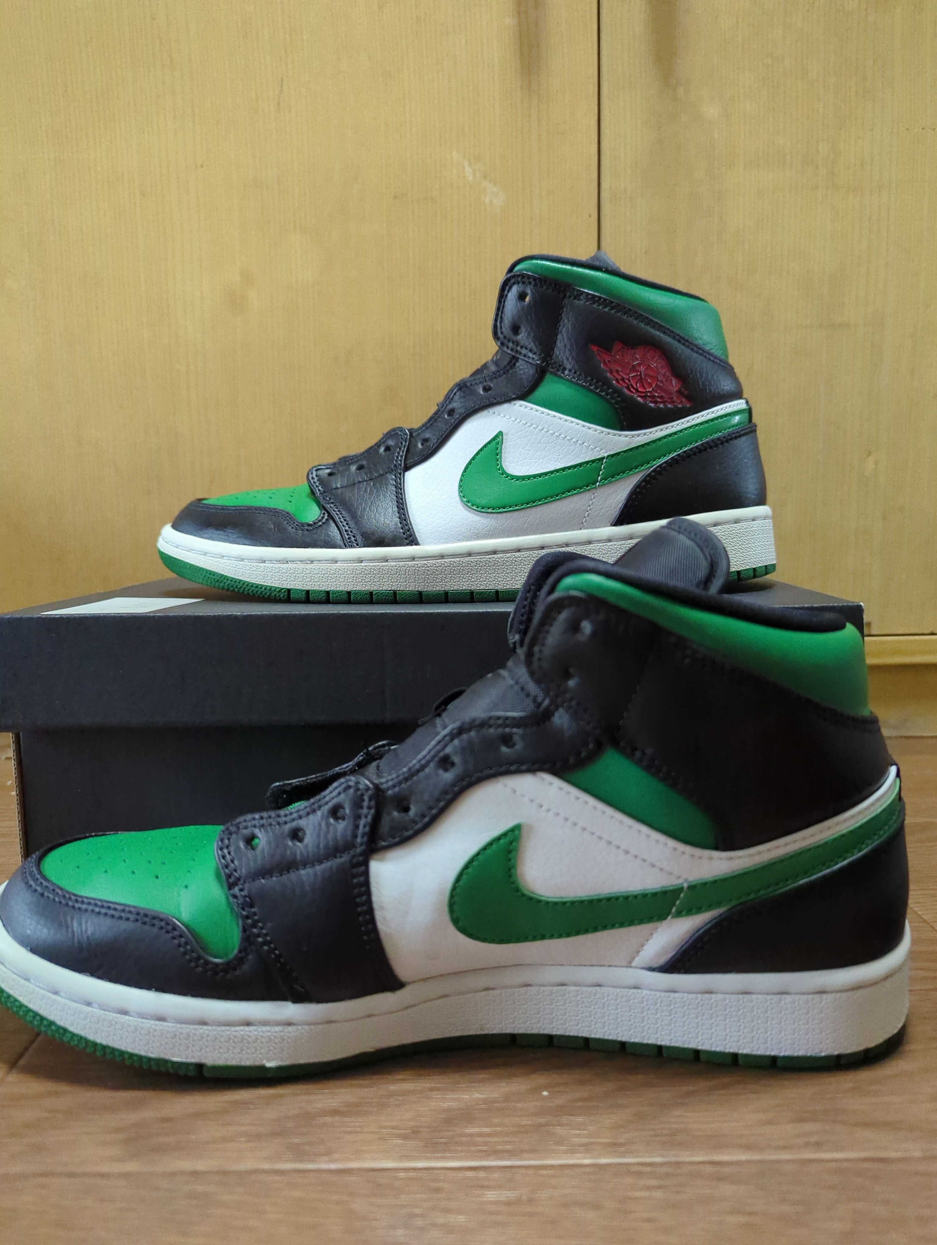 Nike Air Jordan 1 Mid "Pine Green"