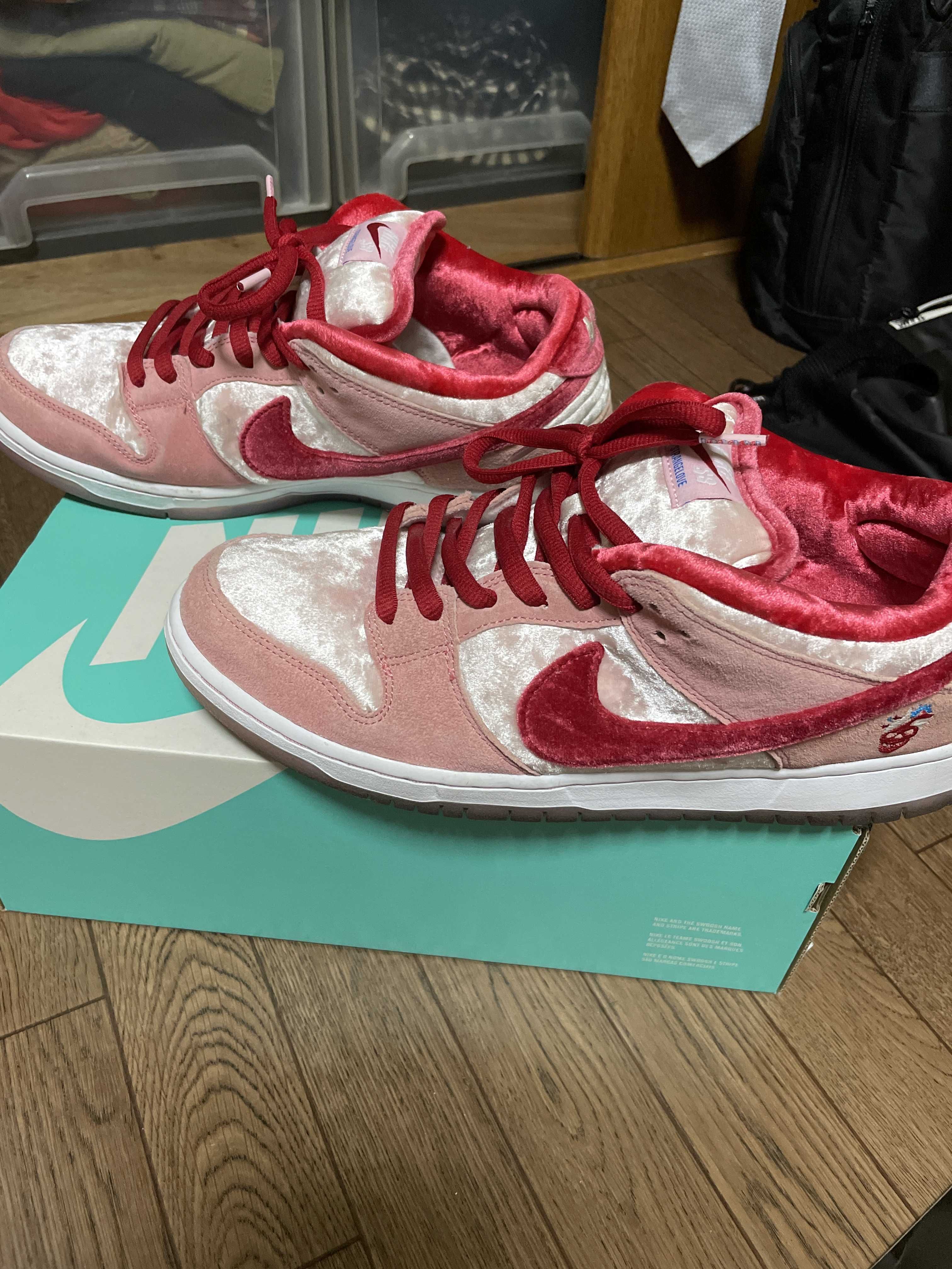 Strangelove × Nike SB Dunk Low "Valentine’s Day"