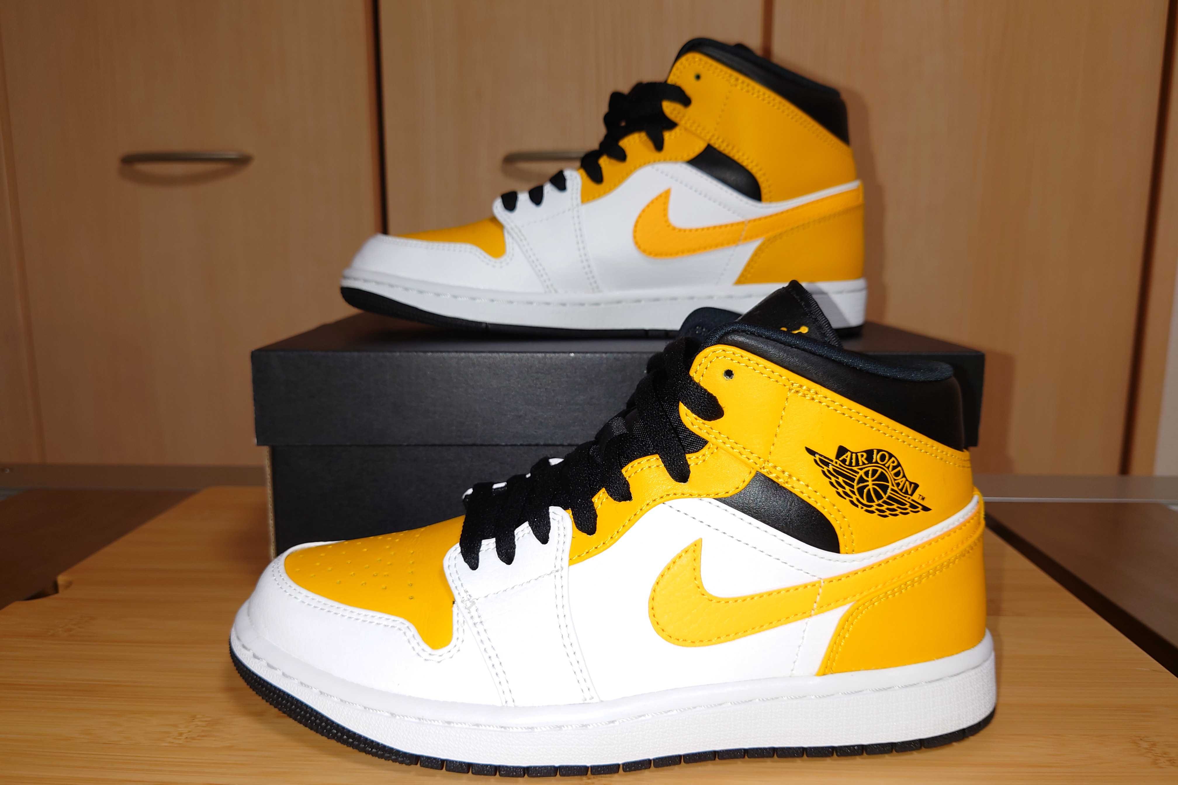Nike Air Jordan 1 Mid "University Gold"  