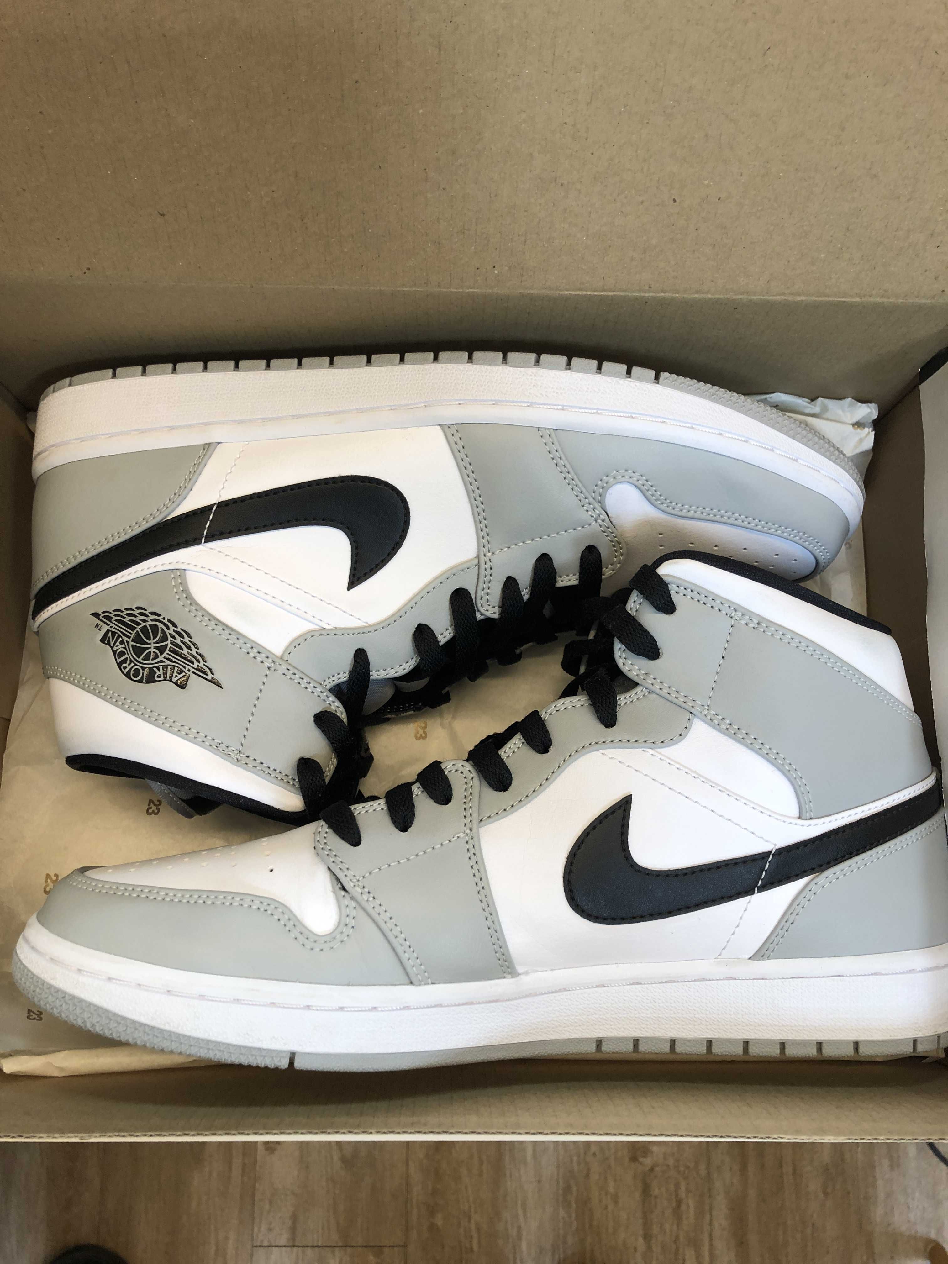 Nike Air Jordan 1 Mid "Light Smoke Grey/White/Black"