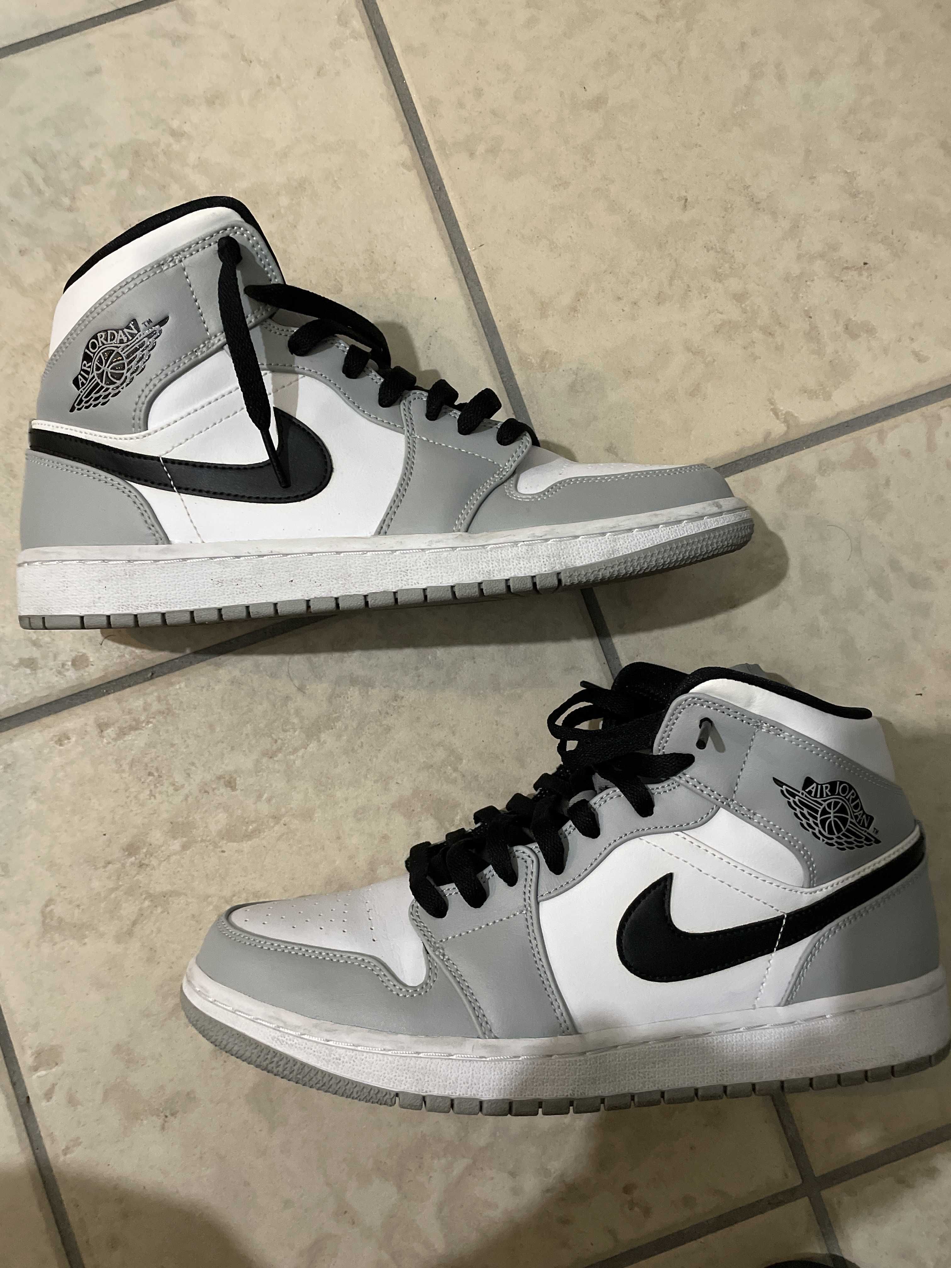 Nike Air Jordan 1 Mid "Light Smoke Grey/White/Black"