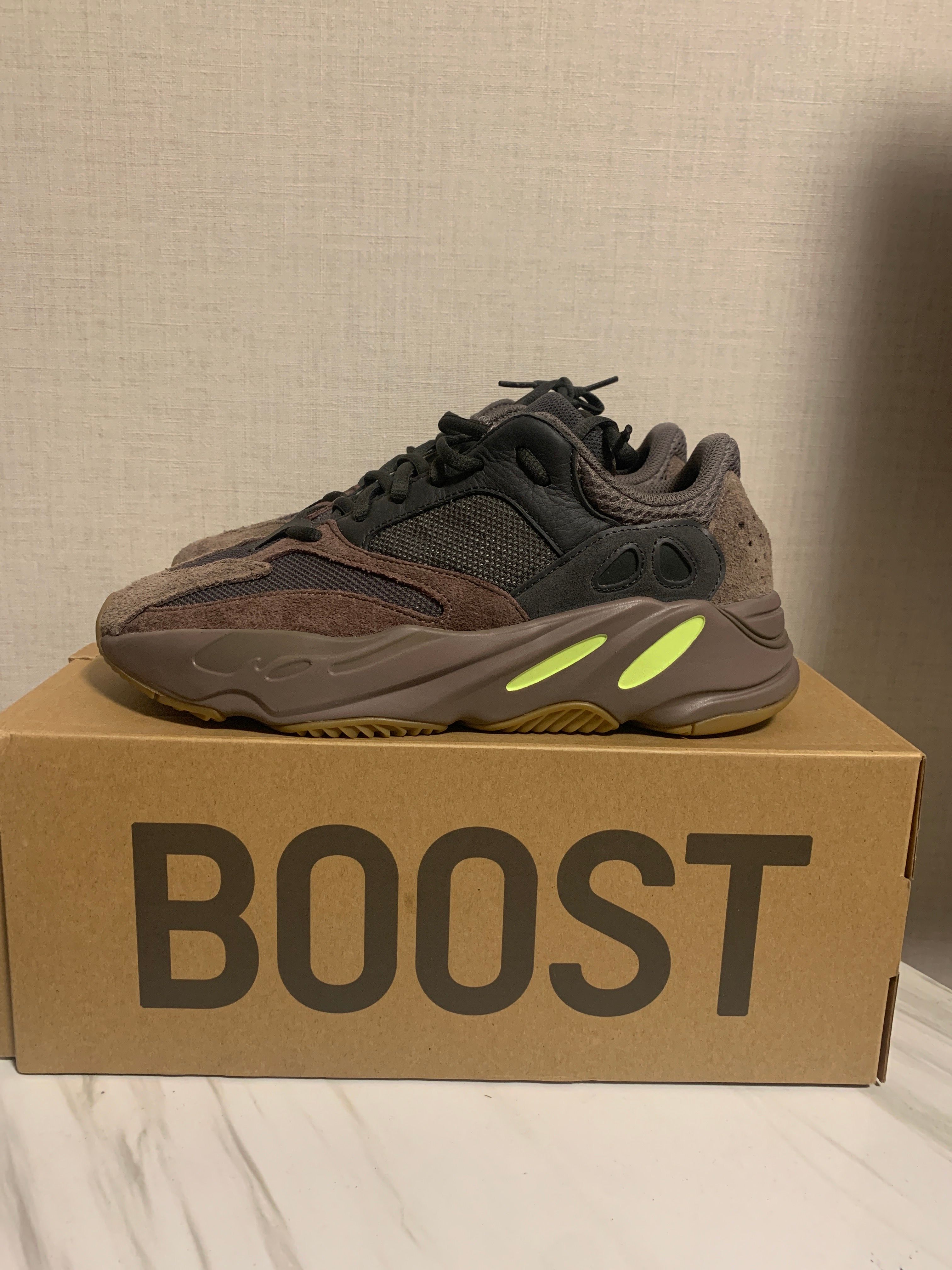 YEEZY BOOST 700 WAVE RUNNER DARK GREY
