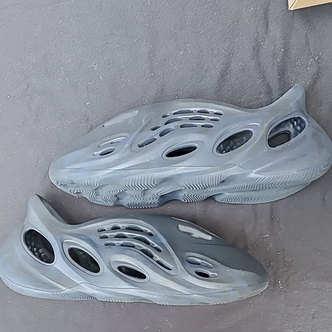 adidas YEEZY Foam Runner "Mineral Blue"