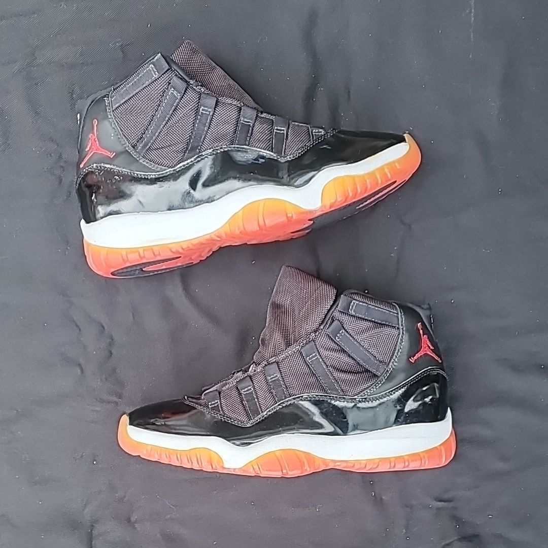 Nike Air Jordan 11 OG "Playoffs" (1995)