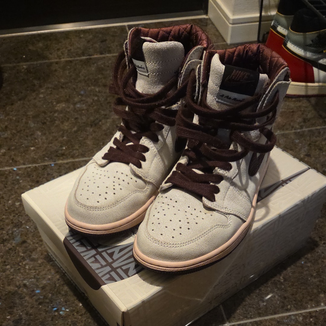 A Ma Maniere × Nike Air Jordan 1 Retro High OG "Sail and Burgundy"