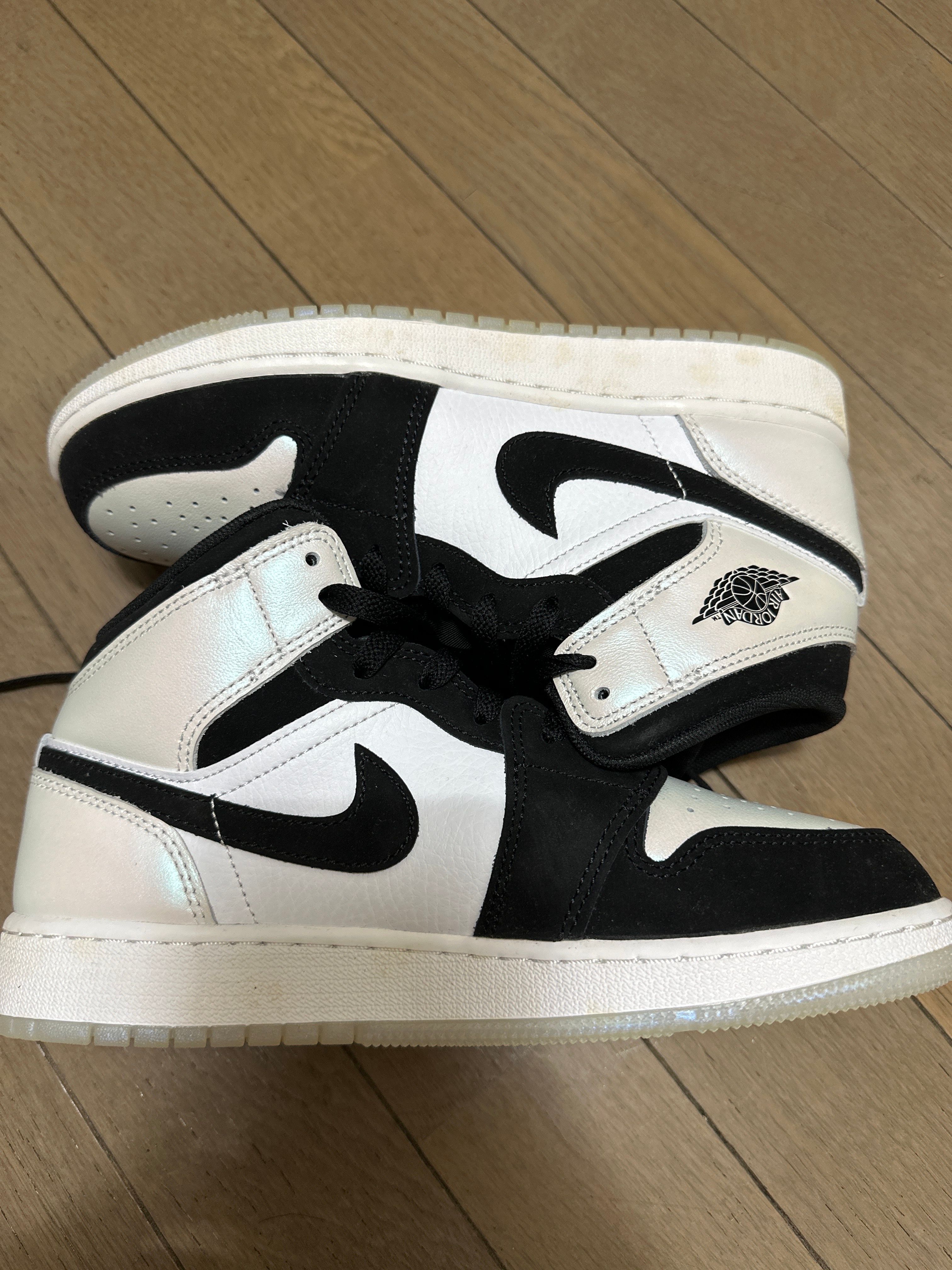 Nike GS Air Jordan 1 Mid "Omega/Black/White"