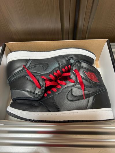 Nike Air Jordan 1 Retro High OG "Black/Metallic Silver/Gym Red"