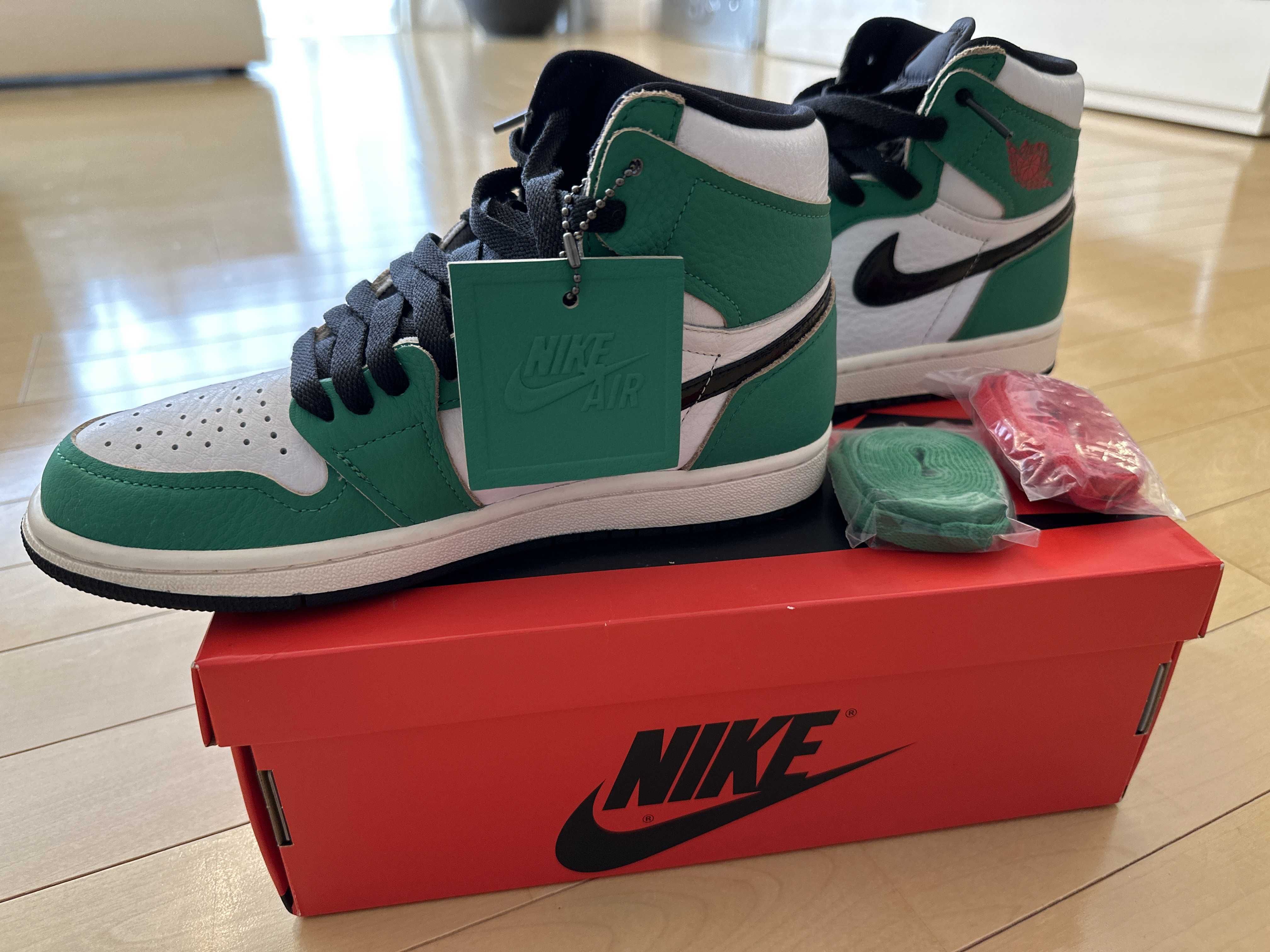 Nike Women's Air Jordan 1 High OG "Lucky Green/White-Sail-Black"