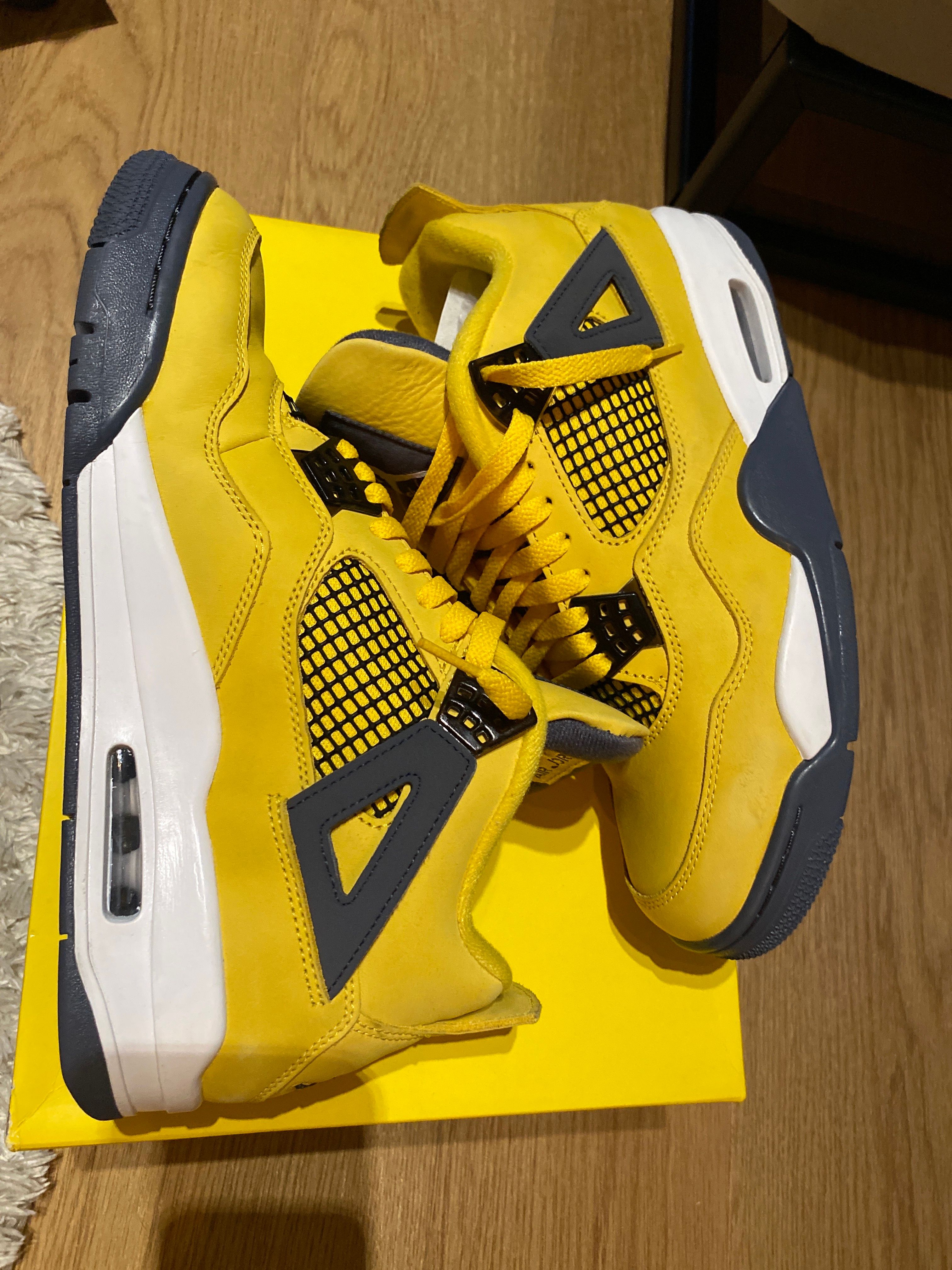 Nike Air Jordan 4 "Tour Yellow"