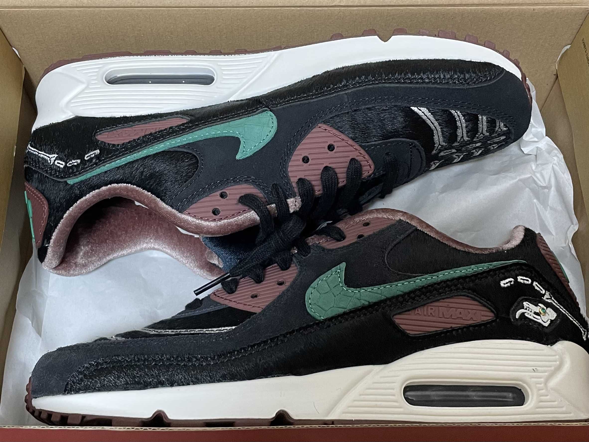 Nike Women's Air Max 90 "SiEMPRE Familia"