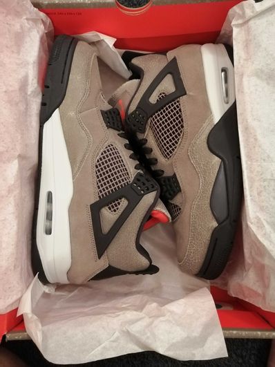 Nike Air Jordan 4 "Taupe Haze"