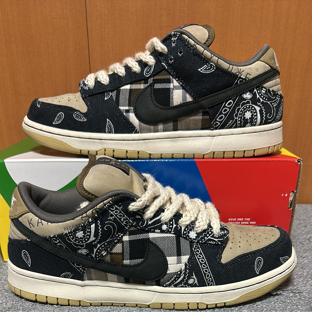 Travis Scott × Nike SB Dunk Low "Black/Parachute Beige"