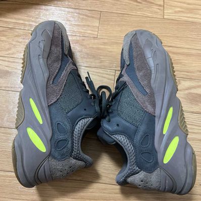 YEEZY BOOST 700 WAVE RUNNER DARK GREY