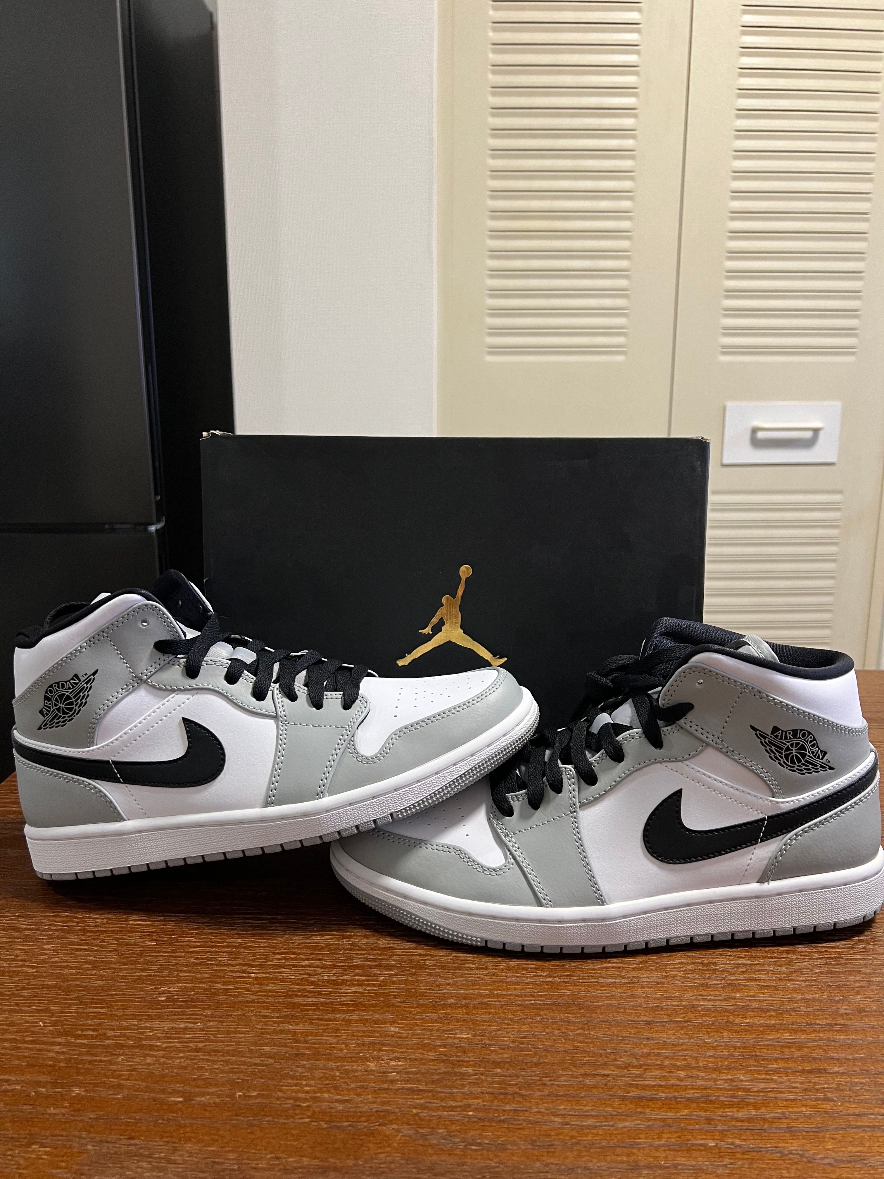 Nike Air Jordan 1 Mid "Light Smoke Grey/White/Black"