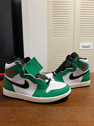 Nike Women's Air Jordan 1 High OG "Lucky Green/White-Sail-Black"