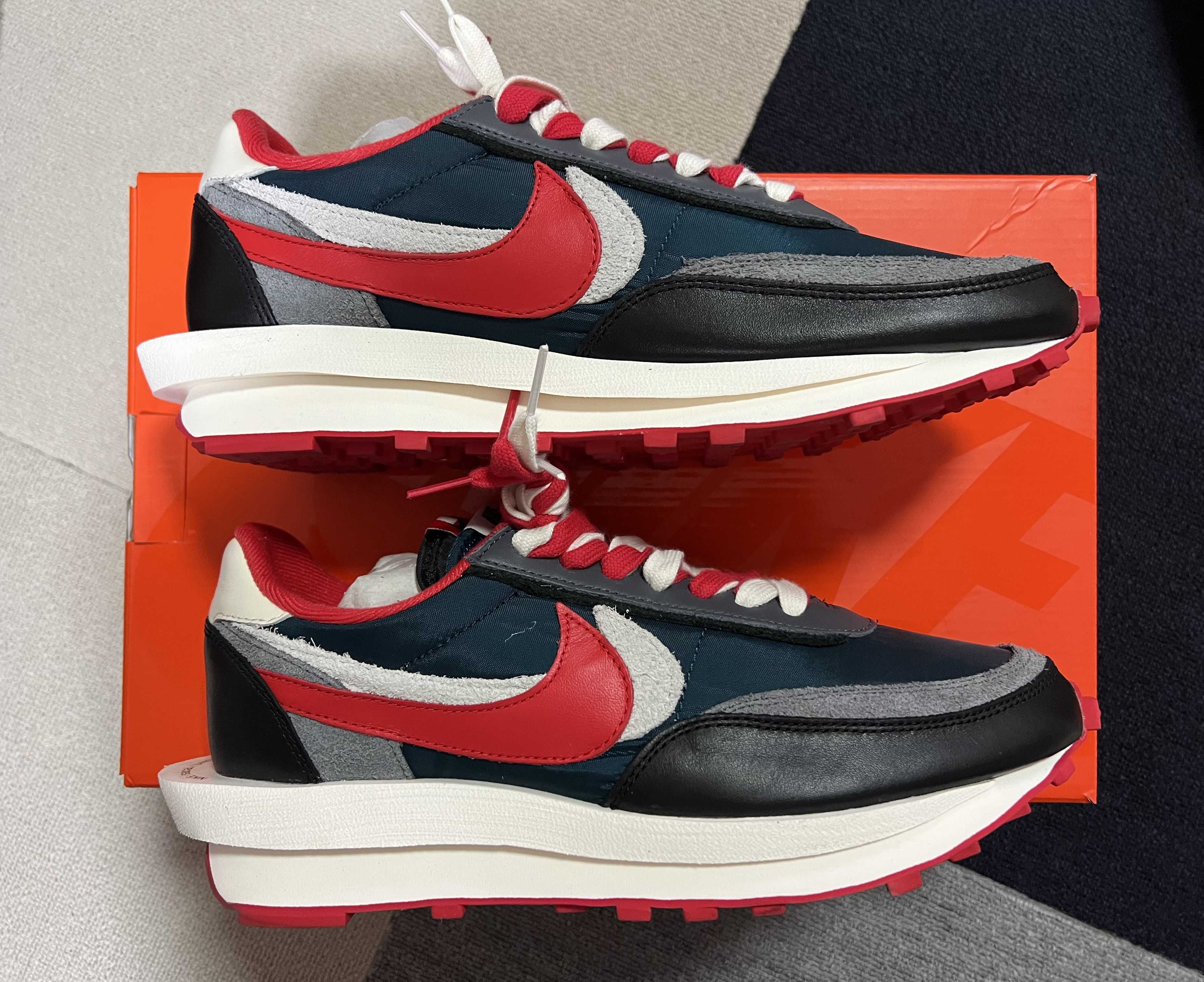 UNDERCOVER × sacai × Nike LD Waffle "Midnight Spruce/Pale Ivory-Dark Grey-University Red"