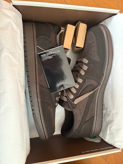 Travis Scott × Nike Air Jordan 1 Low OG SP "Velvet Brown and Dark Mocha"