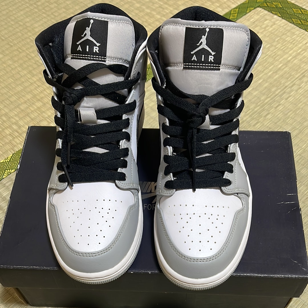 Nike Air Jordan 1 Mid "Light Smoke Grey/White/Black"