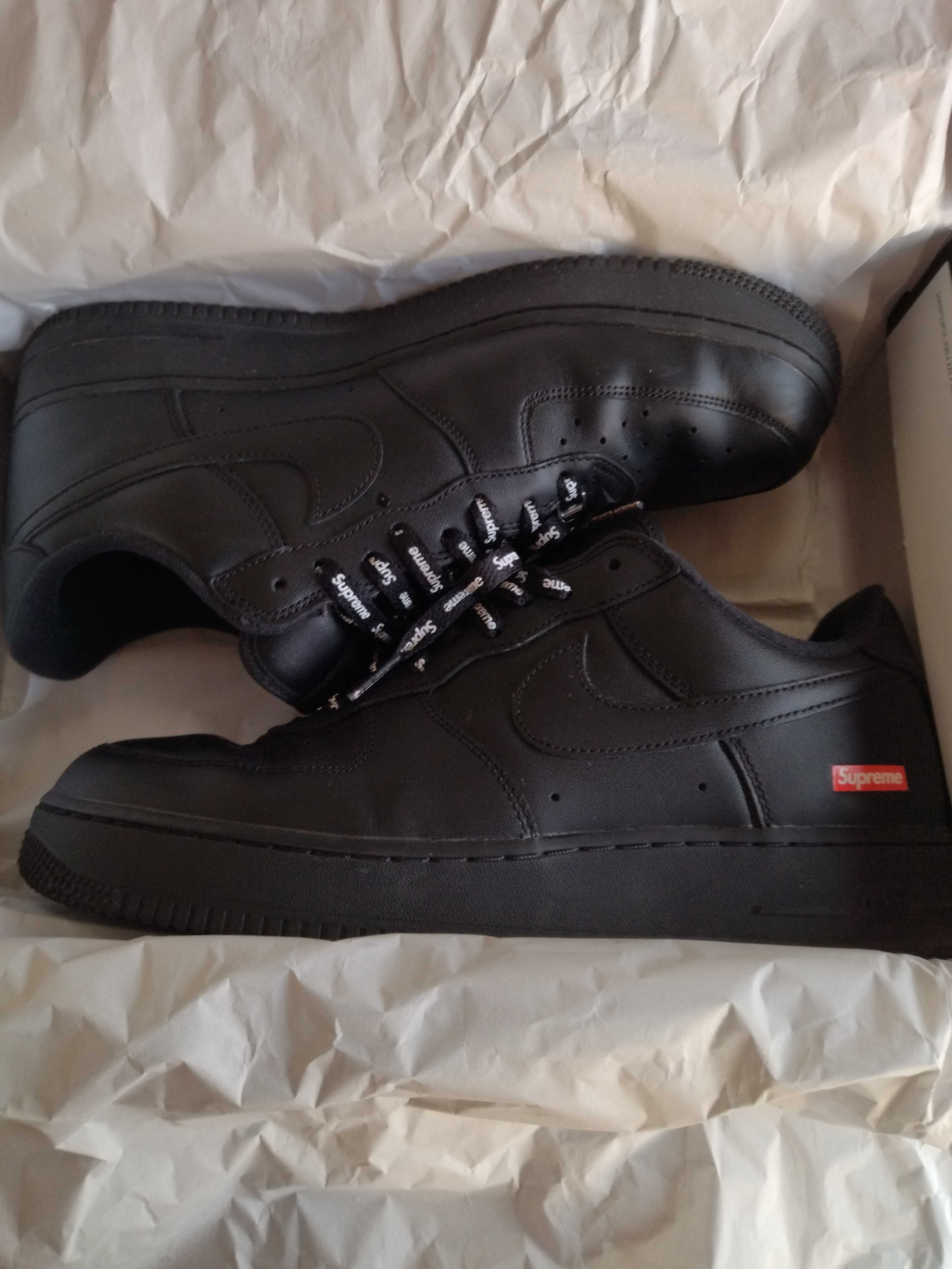 Supreme × Nike Air Force 1 Low "Black"