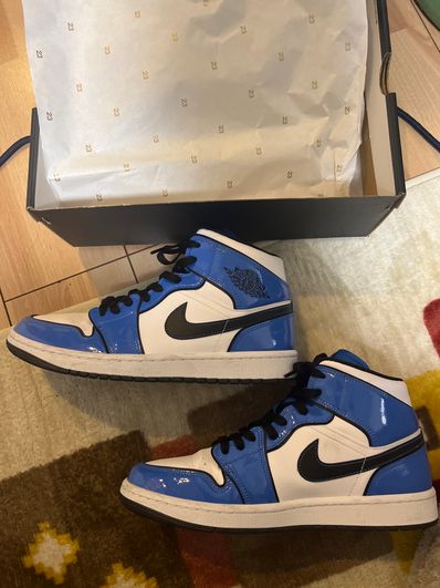 Nike Air Jordan 1 Mid SE "Signal Blue"