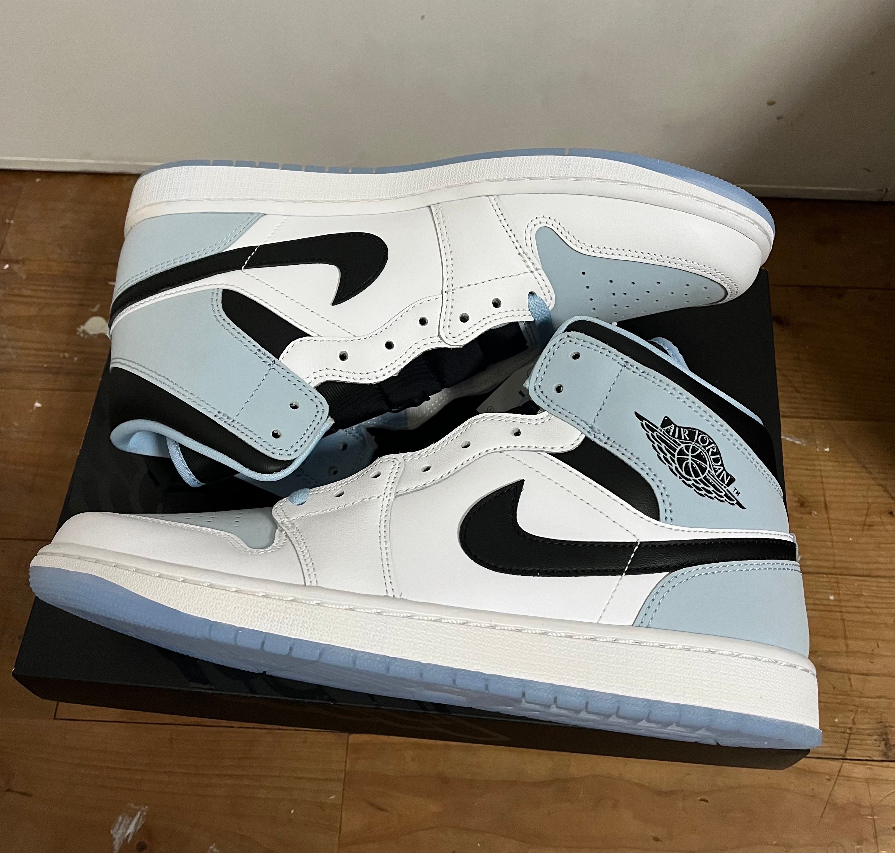 Nike Air Jordan 1 Mid "Ice Blue Nubuck"