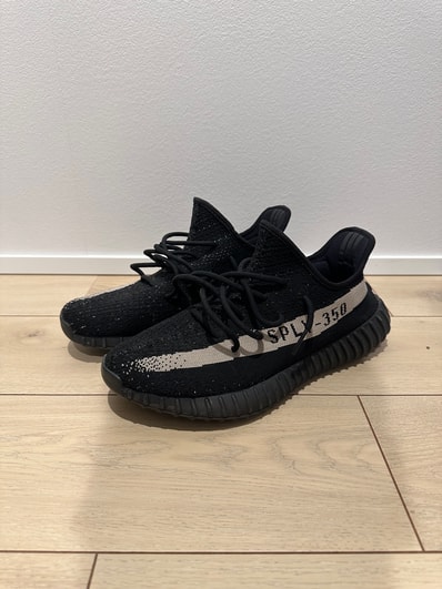 adidas YEEZY Boost 350 V2 "Oreo"