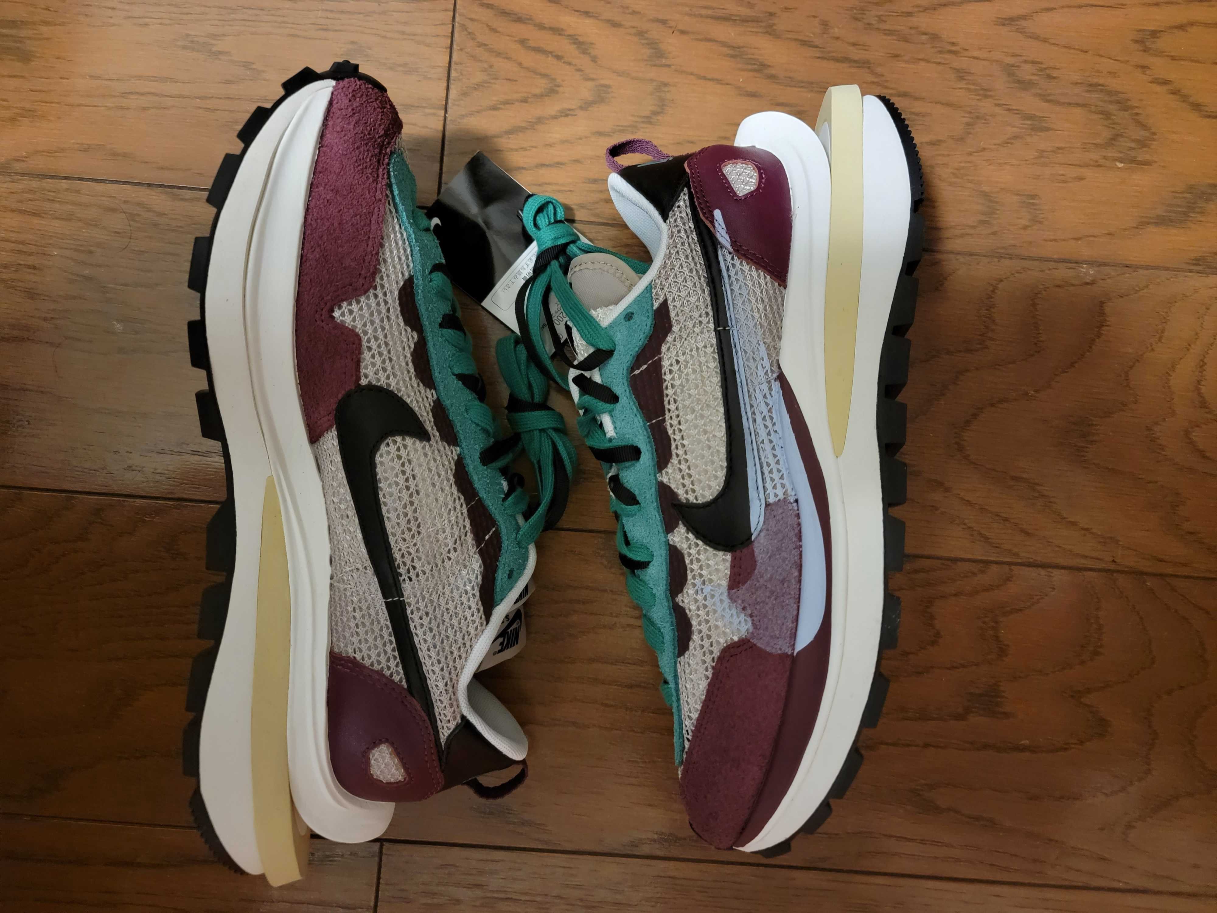 sacai × Nike Vapor Waffle "String/Red/Green"