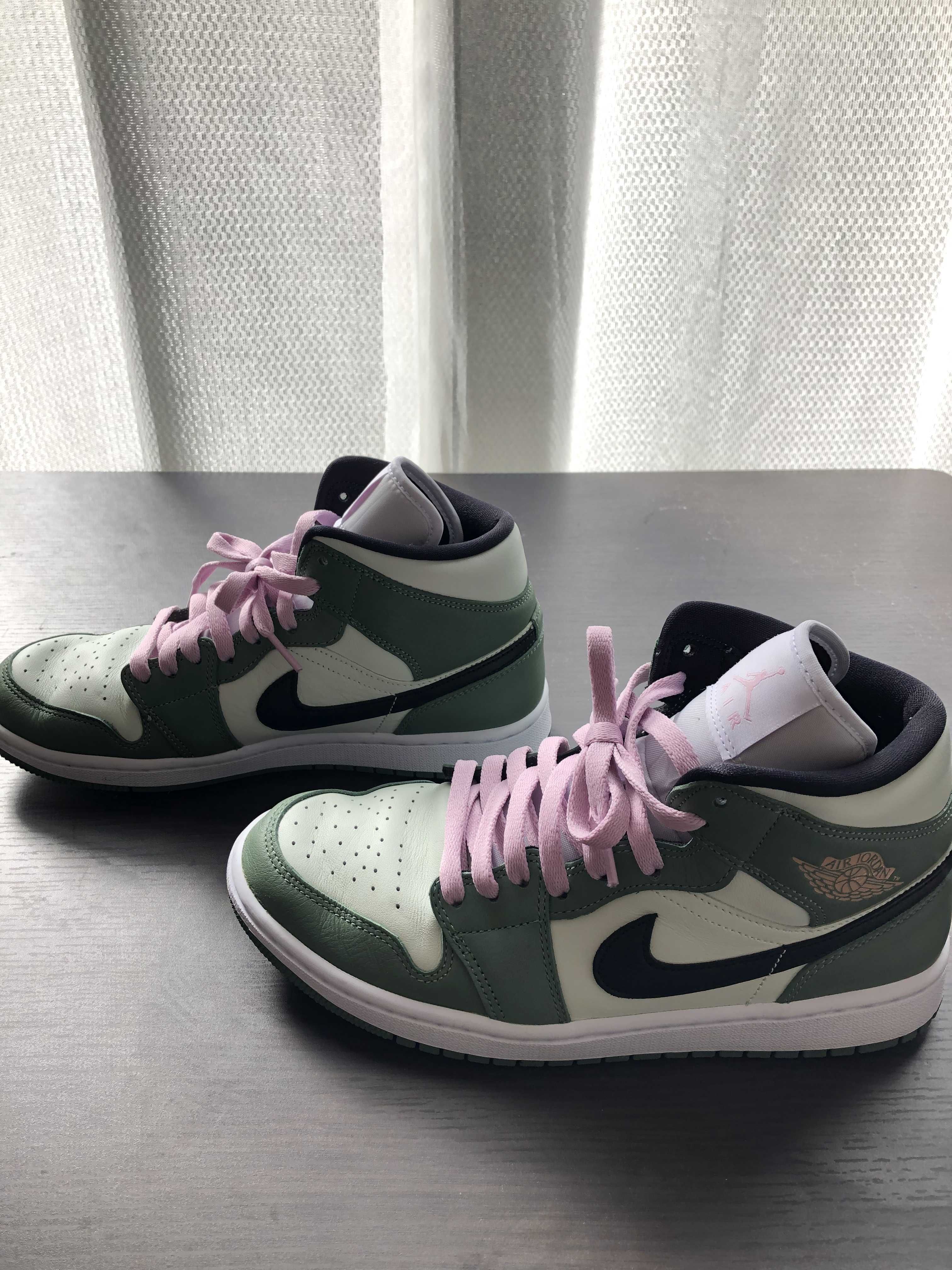 NIKE Women's AIR JORDAN 1 MID SE "DUTCH GREEN"