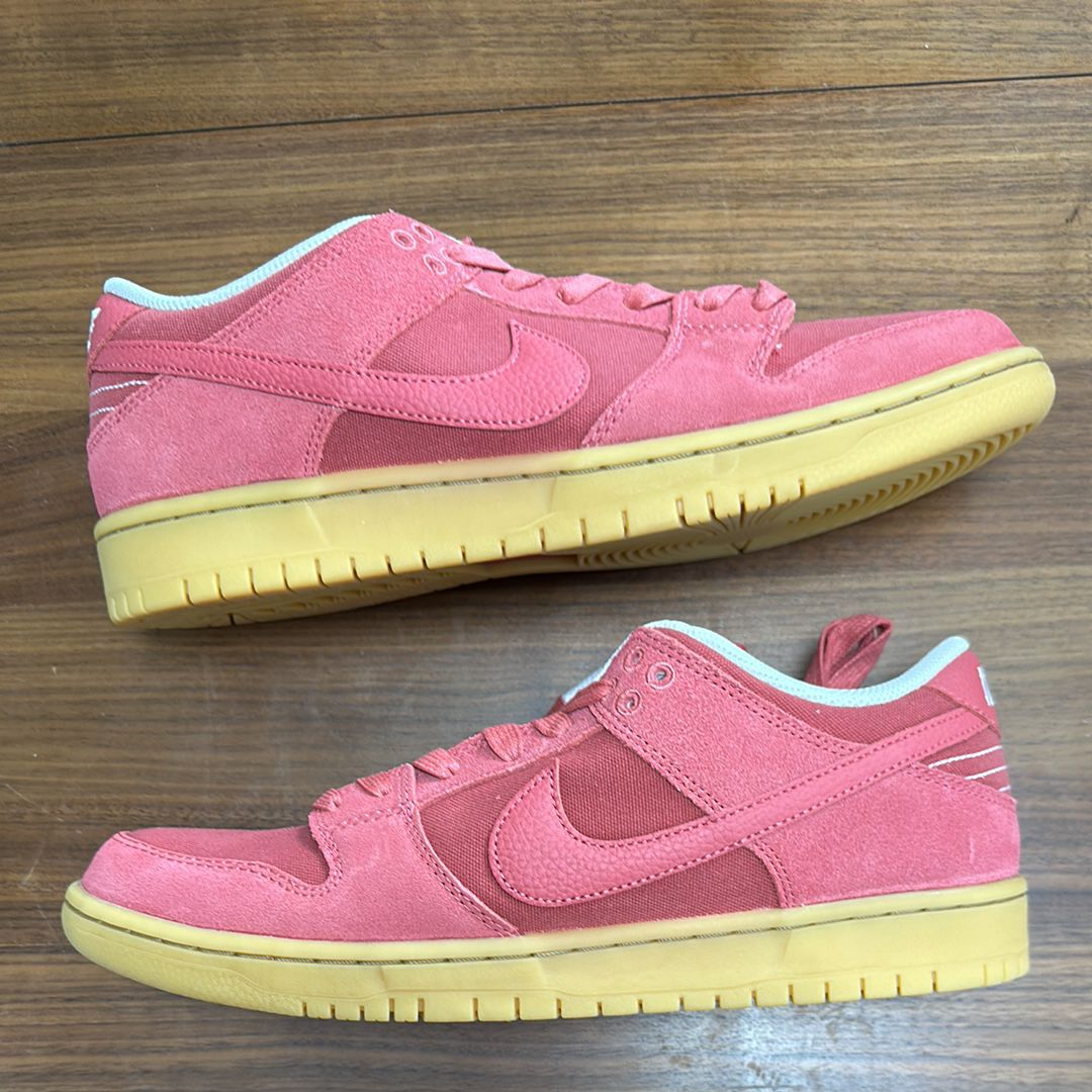 Nike SB Dunk Low "Adobe"