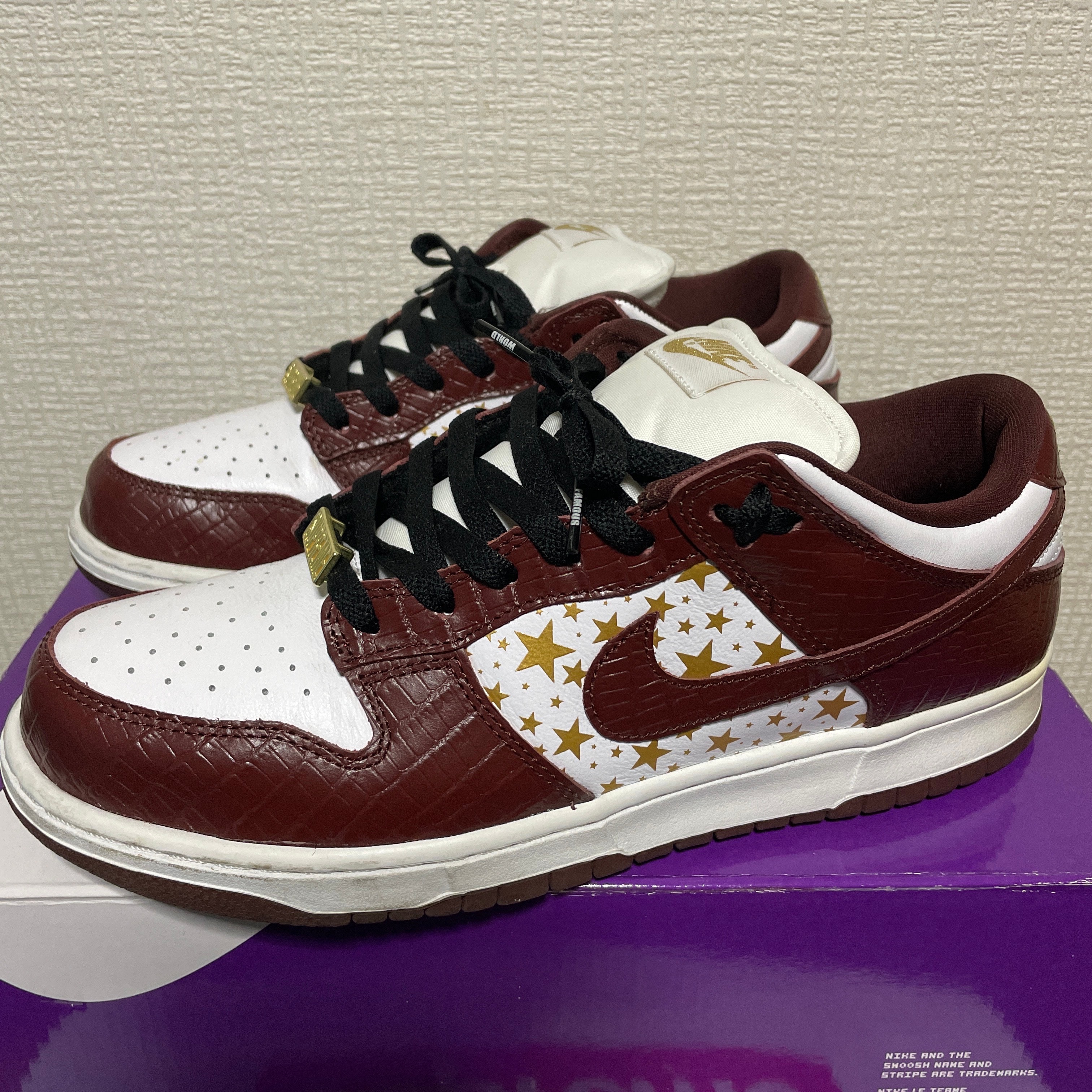 Supreme × Nike SB Dunk Low OG QS Gold Stars "White/Barkroot Brown"