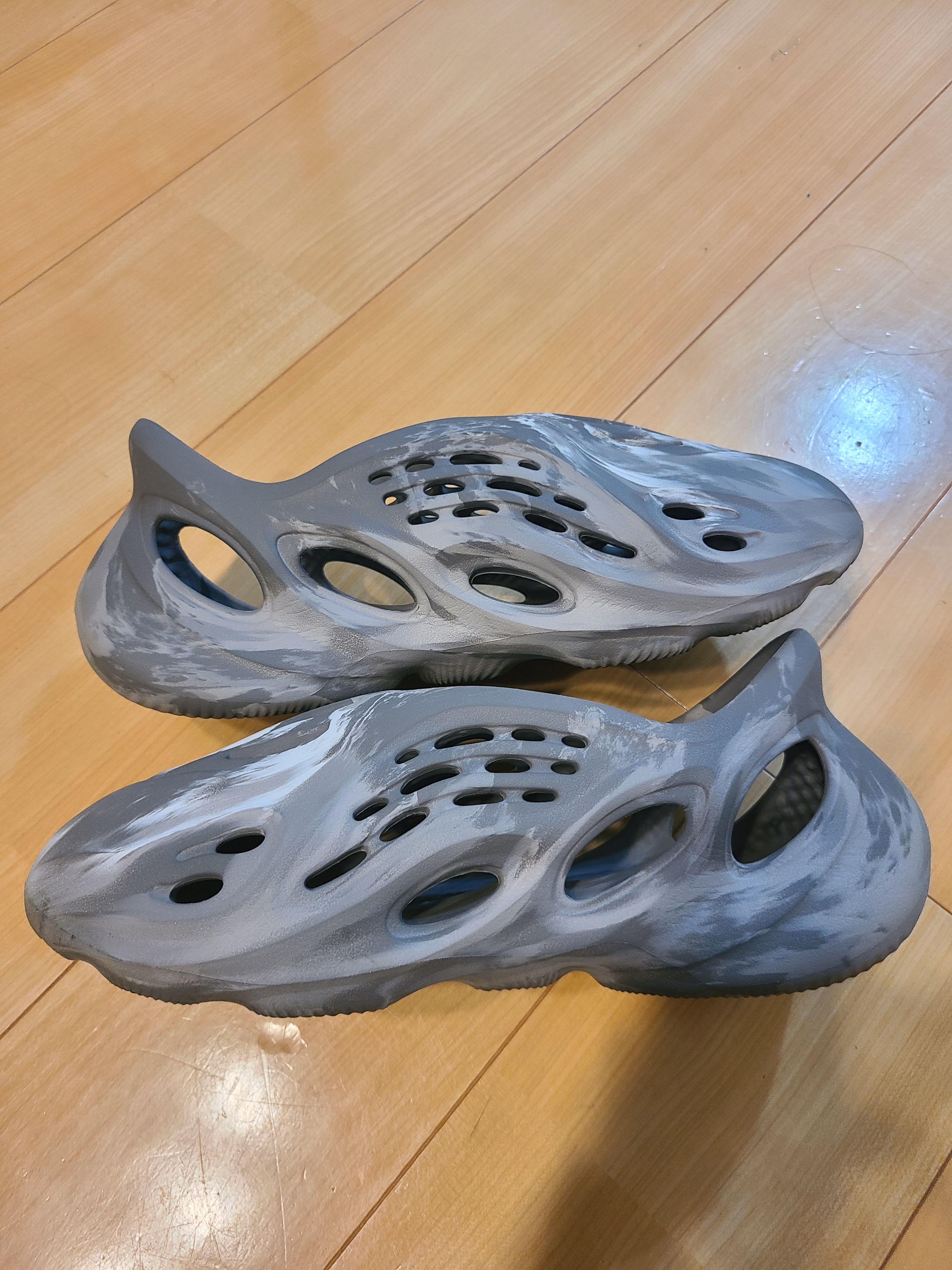 adidas YEEZY Foam Runner "MX Granite"