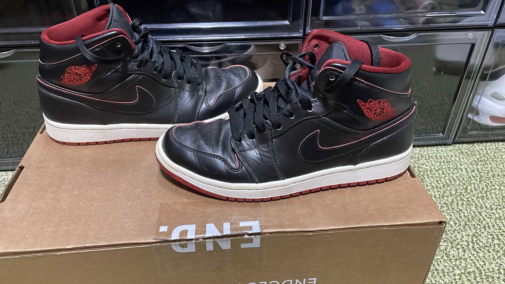 NIKE AIR JORDAN 1 RETRO MID BLACK RED WHITE