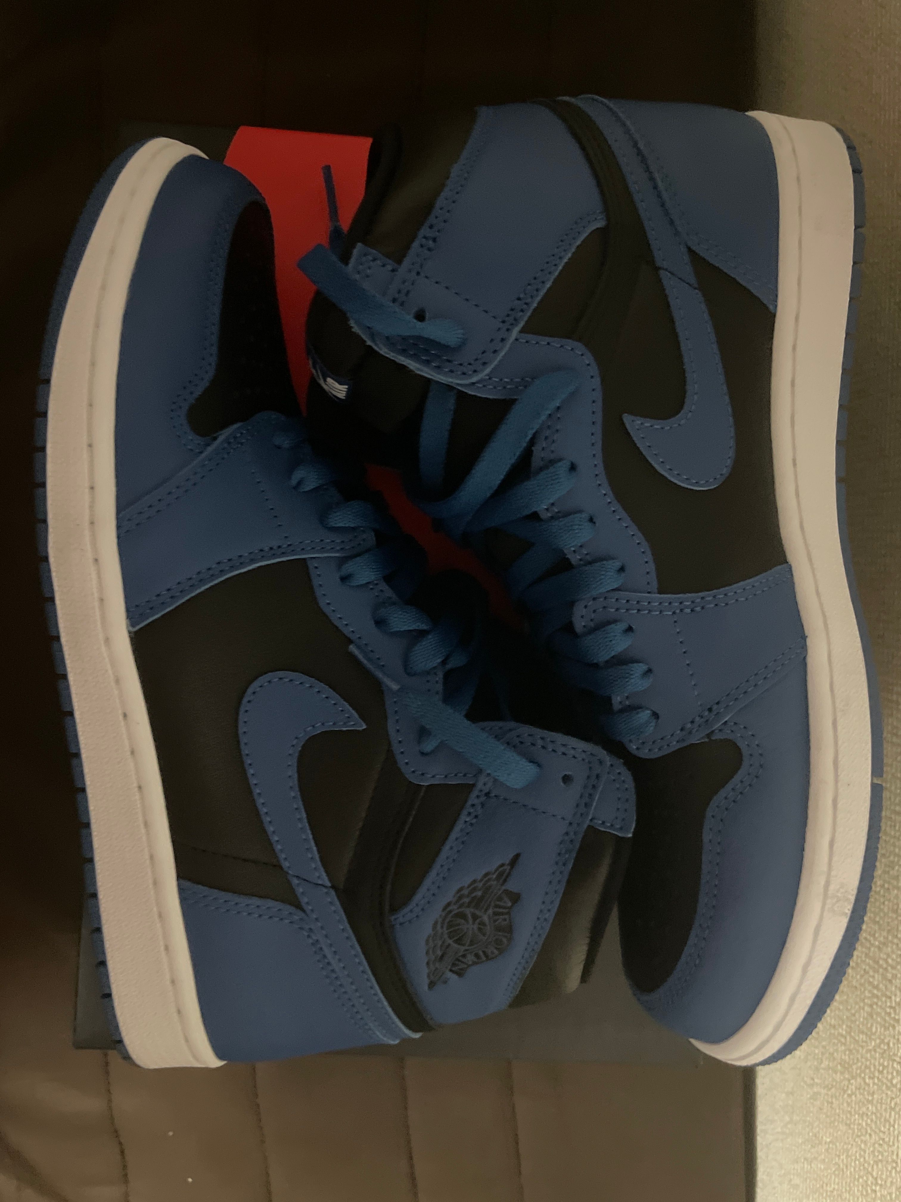 Nike Air Jordan 1 Retro High OG "Dark Marina Blue"