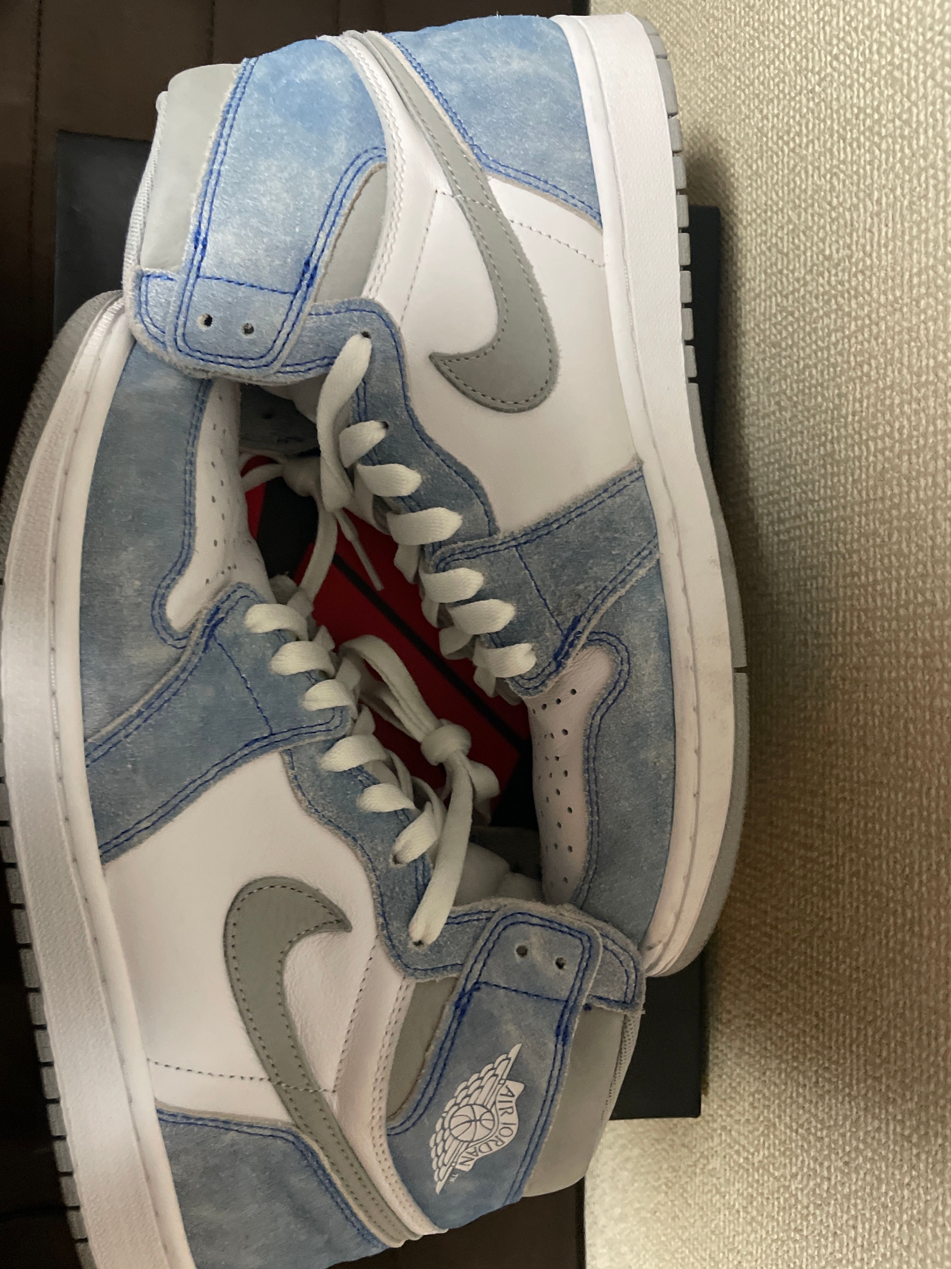 Nike Air Jordan 1 High OG "Hyper Royal"