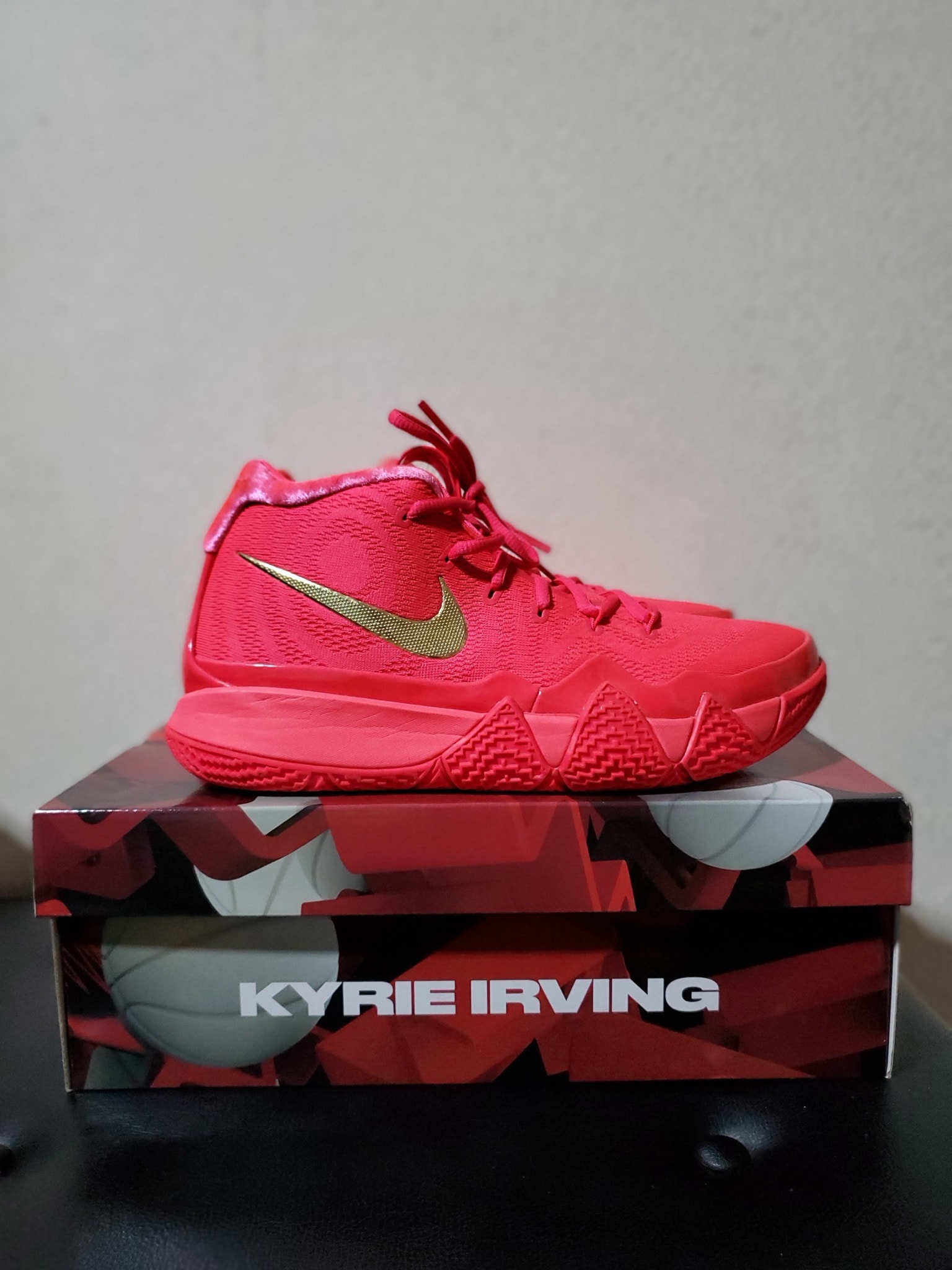 Nike Kyrie 4 "Red Carpet"