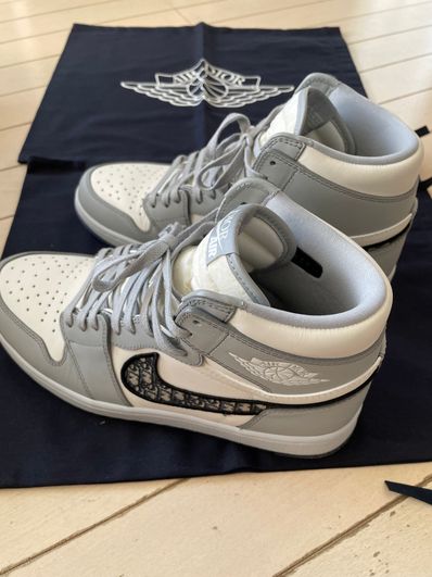 Dior × Nike Air Jordan 1 High OG