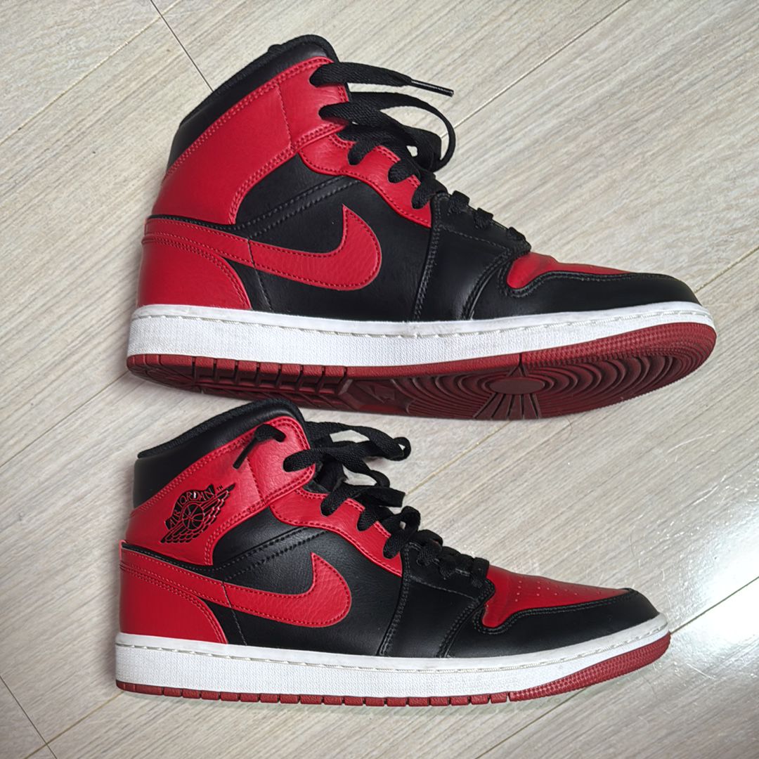 Nike Air Jordan 1 Mid "Bred"