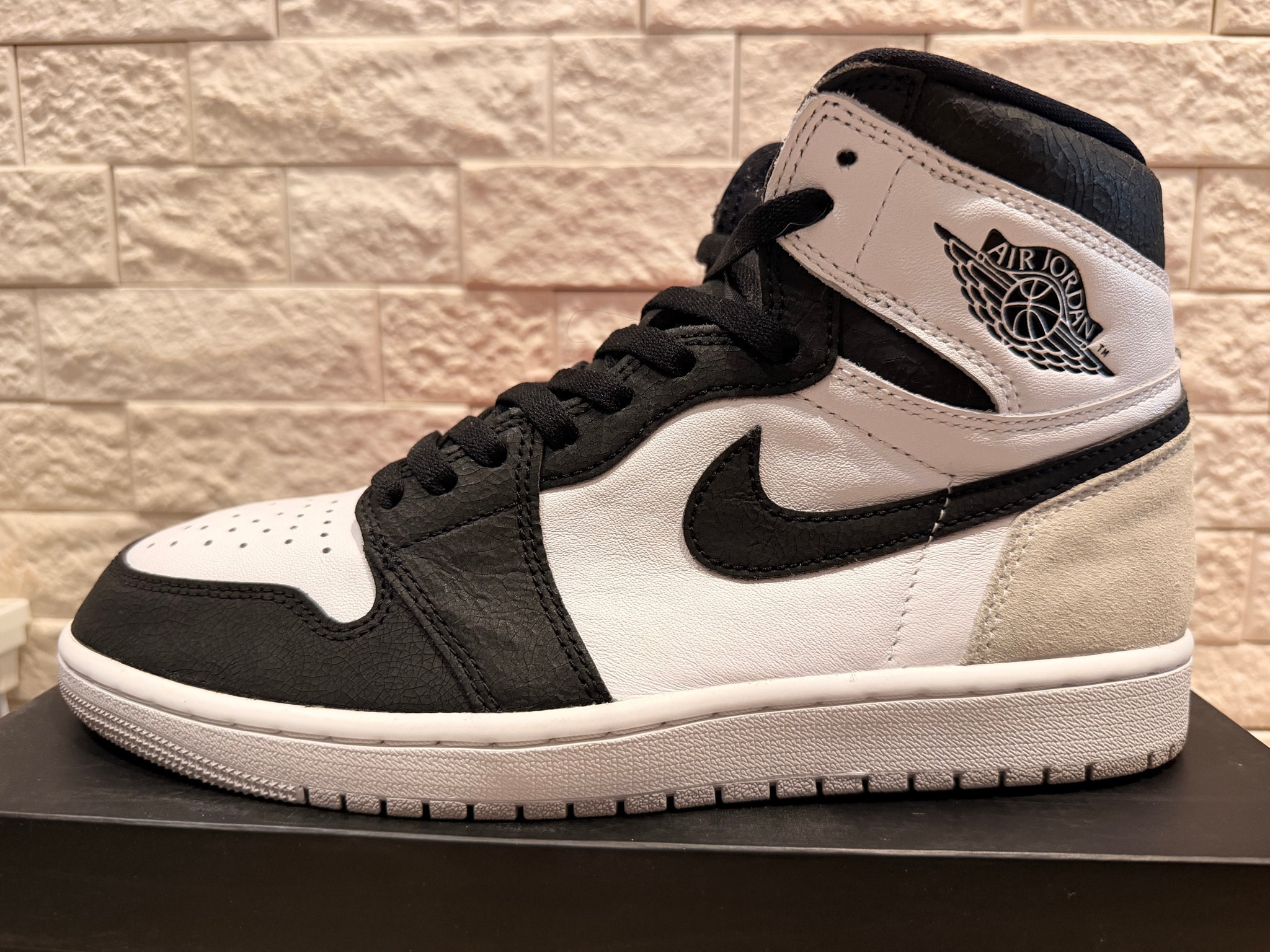 Nike Air Jordan 1 High OG "Bleached Coral"