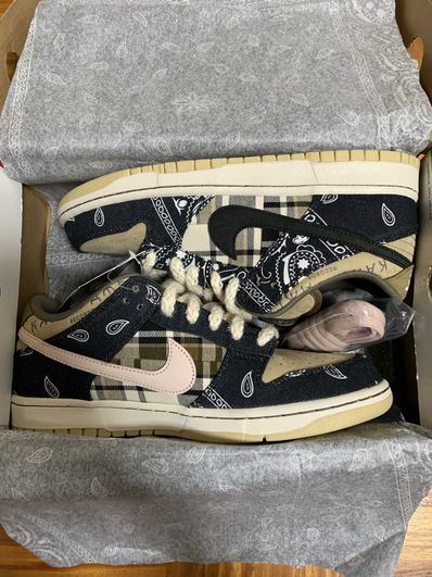 Travis Scott × Nike SB Dunk Low "Black/Parachute Beige"