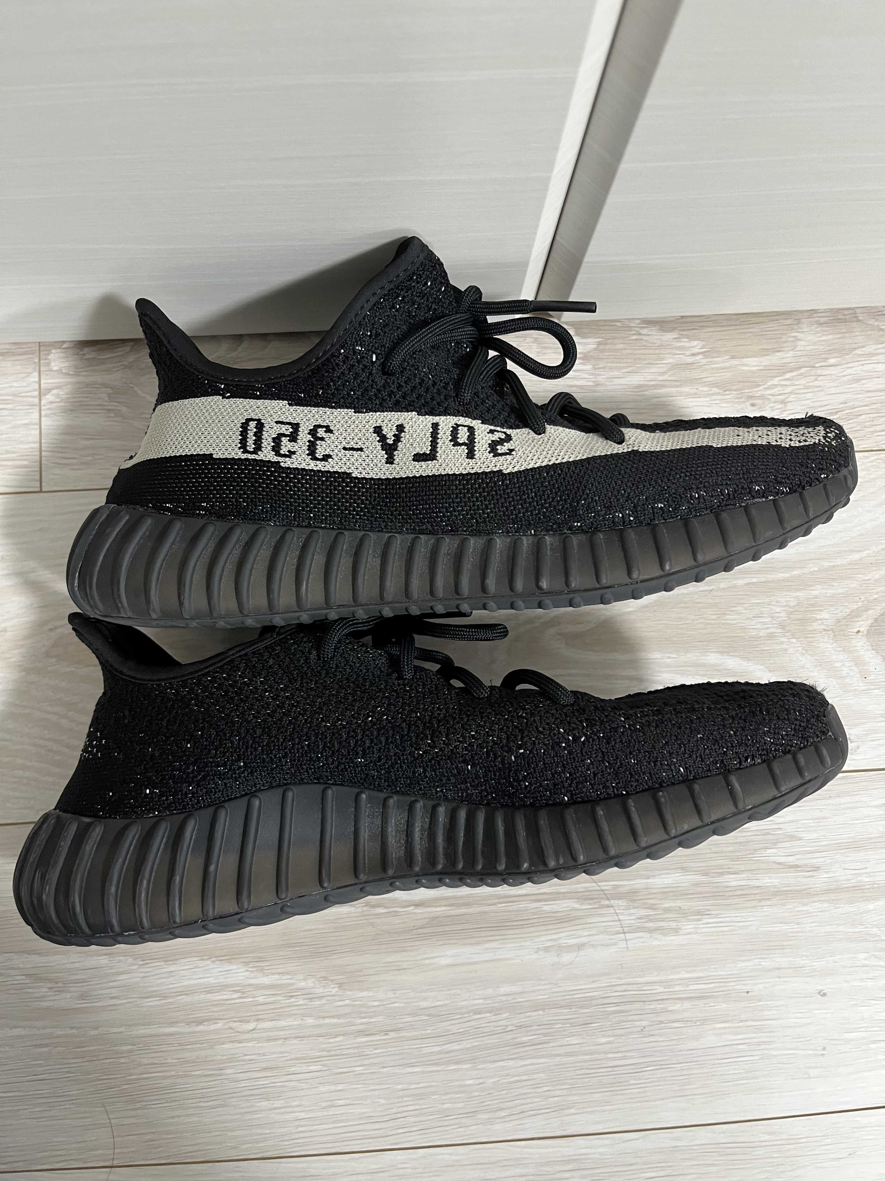 adidas YEEZY Boost 350 V2 "Oreo"