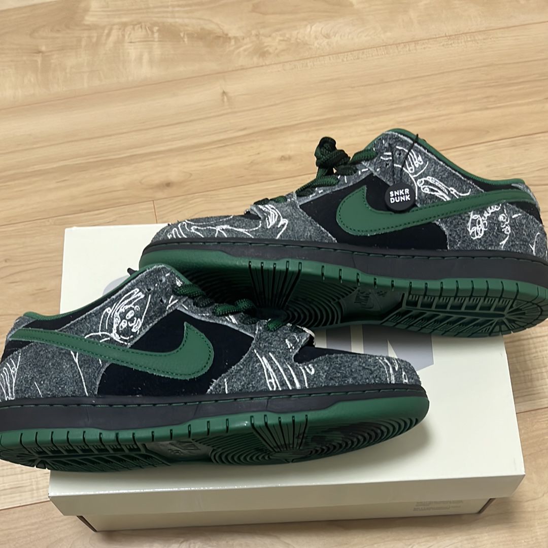 There Skateboards × Nike SB Dunk Low Pro "Anthracite and Gorge Green"