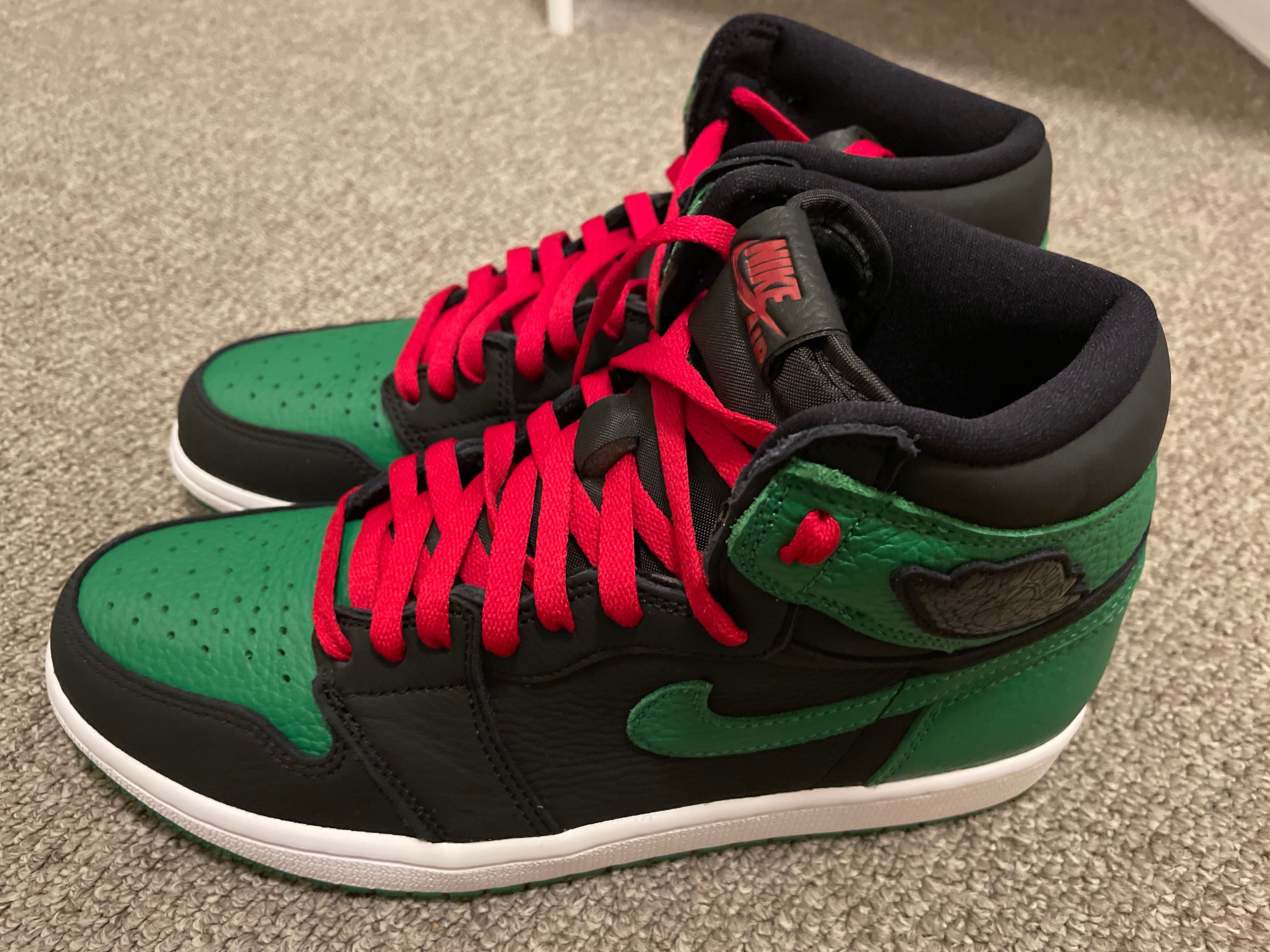 Nike Air Jordan 1 Retro High OG "Black/Pine Green" (2020)