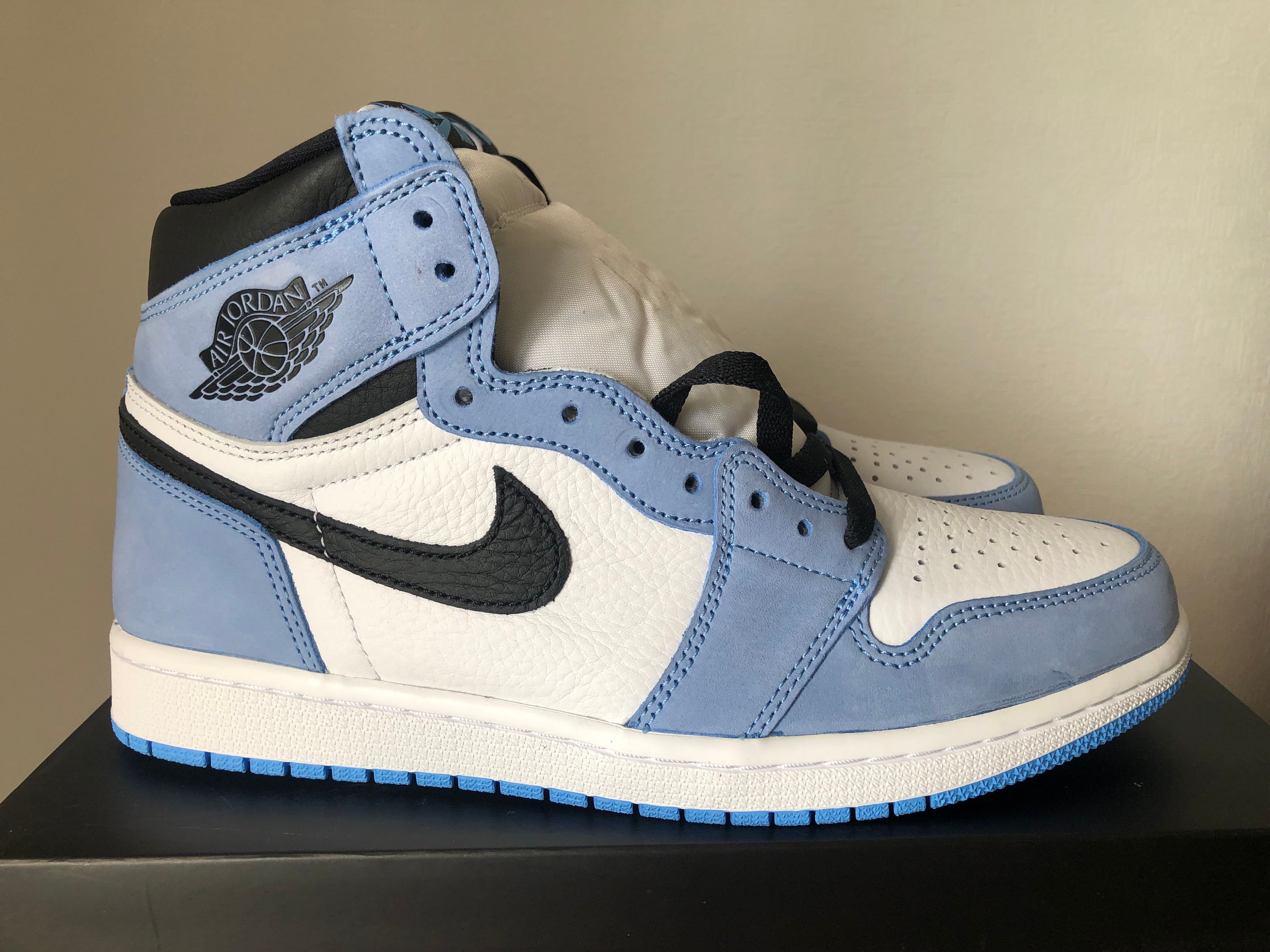 Nike Air Jordan 1 High OG "University Blue"