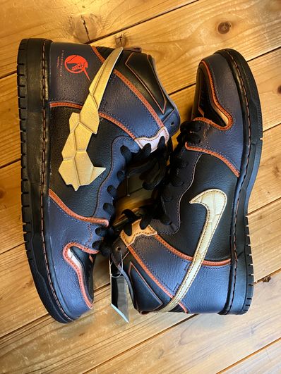 Gundam Unicorn × Nike SB Dunk High PRO QS "Banshee"