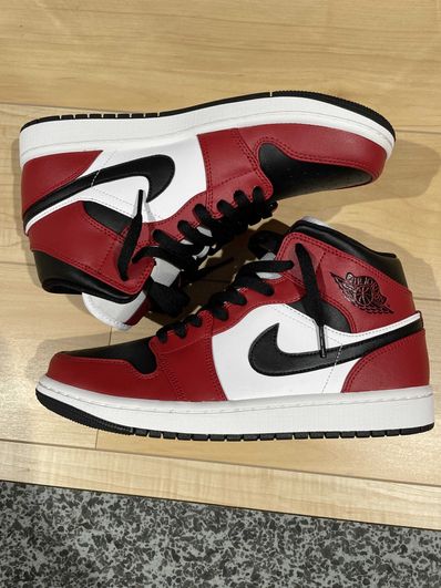 Nike Air Jordan 1 Mid "Chicago Black Toe"